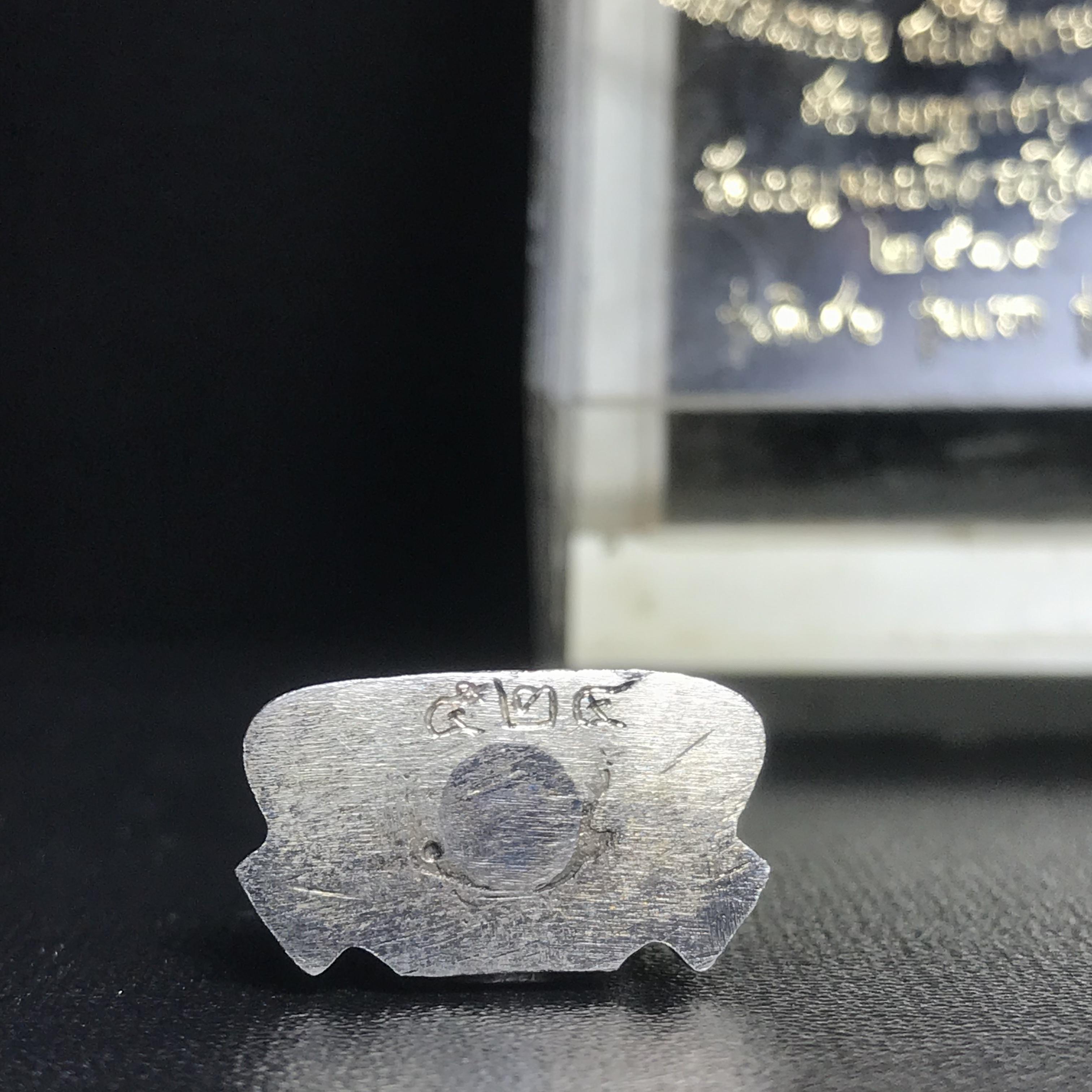 พระกริ่งพระพุทธชินราช มวก. วัดเบญจมบพิตร ปี 2519 เนื้อเงินสภาพสวยพร้อมกล่องเดิม(ในหลวงรัชกาลที่9และราชินีเสด็จฯเททอง)