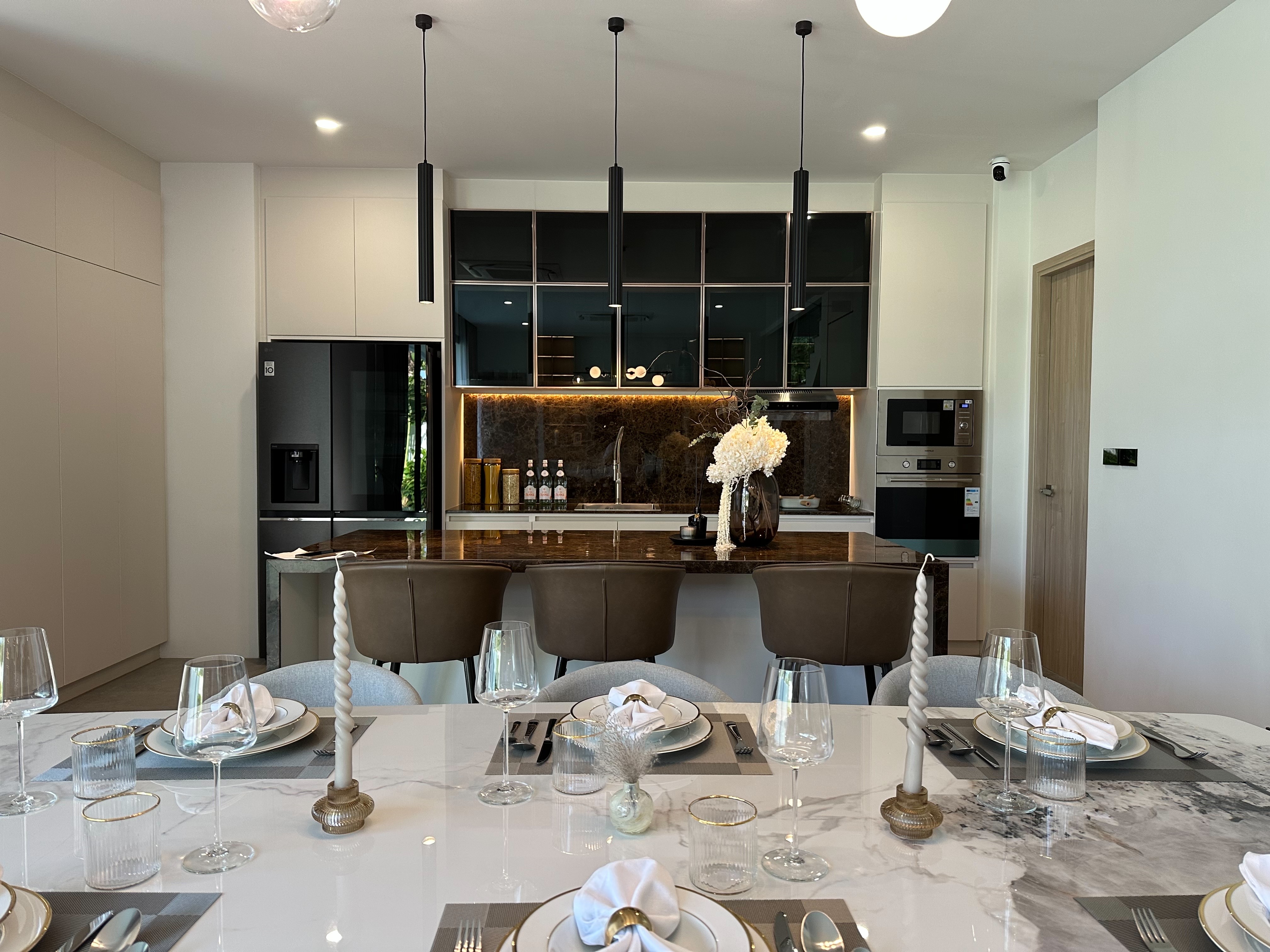 For Sales : Kathu-Patong, Luxury Pool Villa, 4 Bedrooms 4 Bathrooms