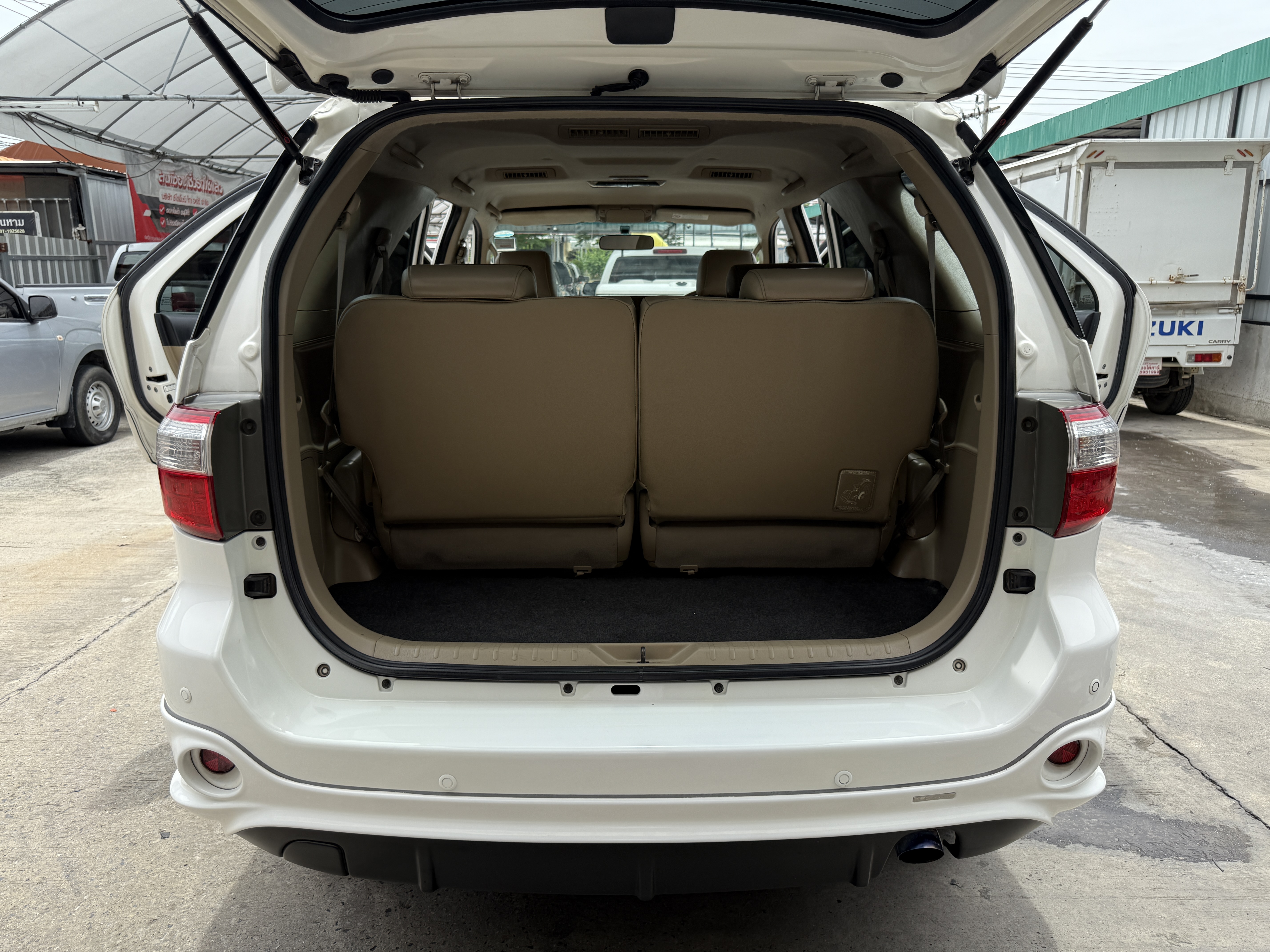 Toyota Fortuner 3.0 V 4WD TRD Sportivo At 2011 ขาว