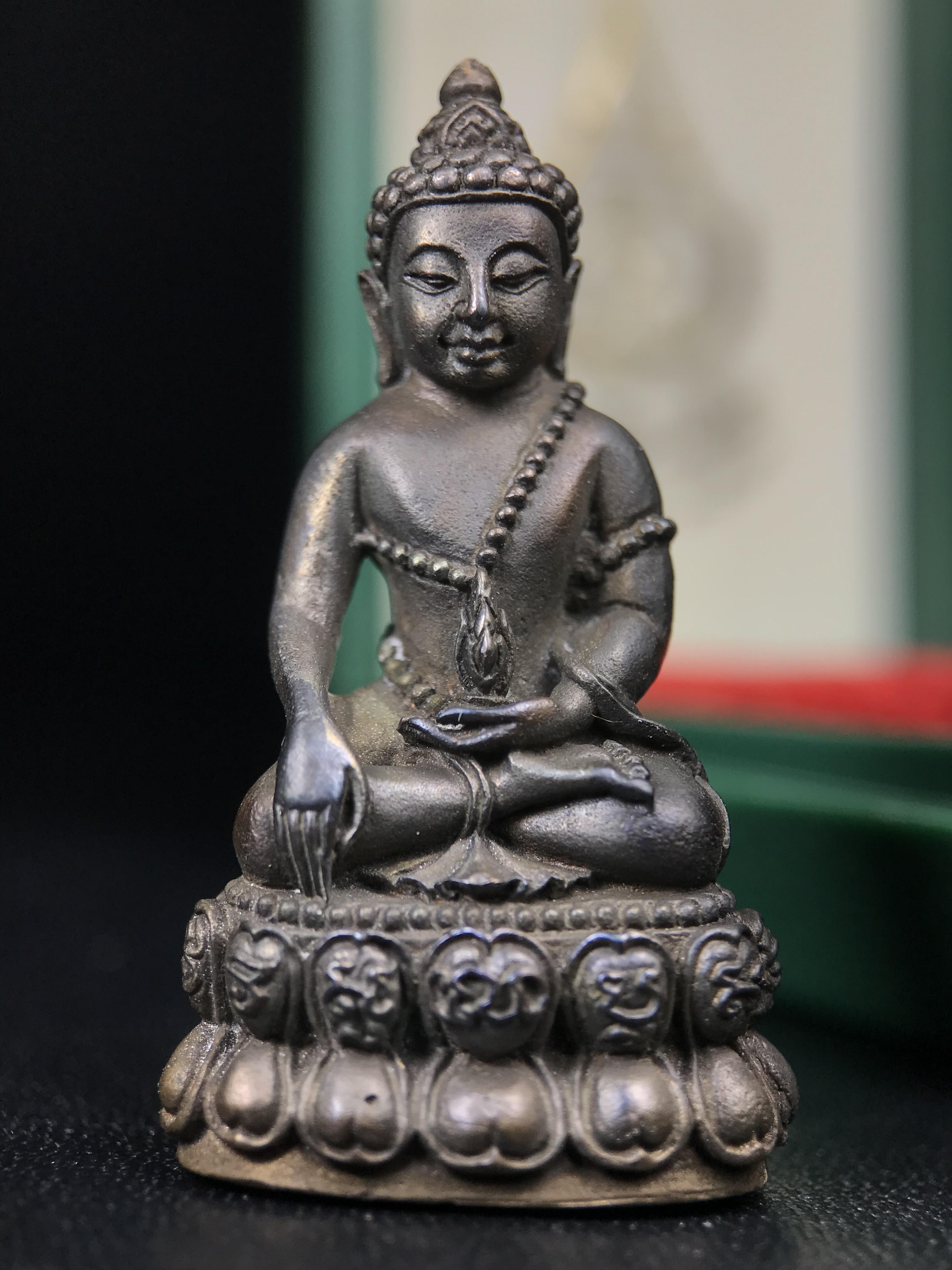 พระกริ่งวาสนา สมเด็จพระสังฆราช(วาสน์)วัดราชบพิธฯ ปี 2531 เนื้อนวโลหะ สร้างเป็นที่ระลึกในคราวที่สมเด็จพระอริยวงศาคตญาณ สมเด็จพระสังฆราช(วาสน์ วาสโน)มีพระชนมายุครบ90พรรษา(ในหลวง ร.9 เสด็จในพิธี)งานแกะแม่พิมพ์โดย นายช่างเกษม มงคลเจริญ)(1ใน1991องค์)