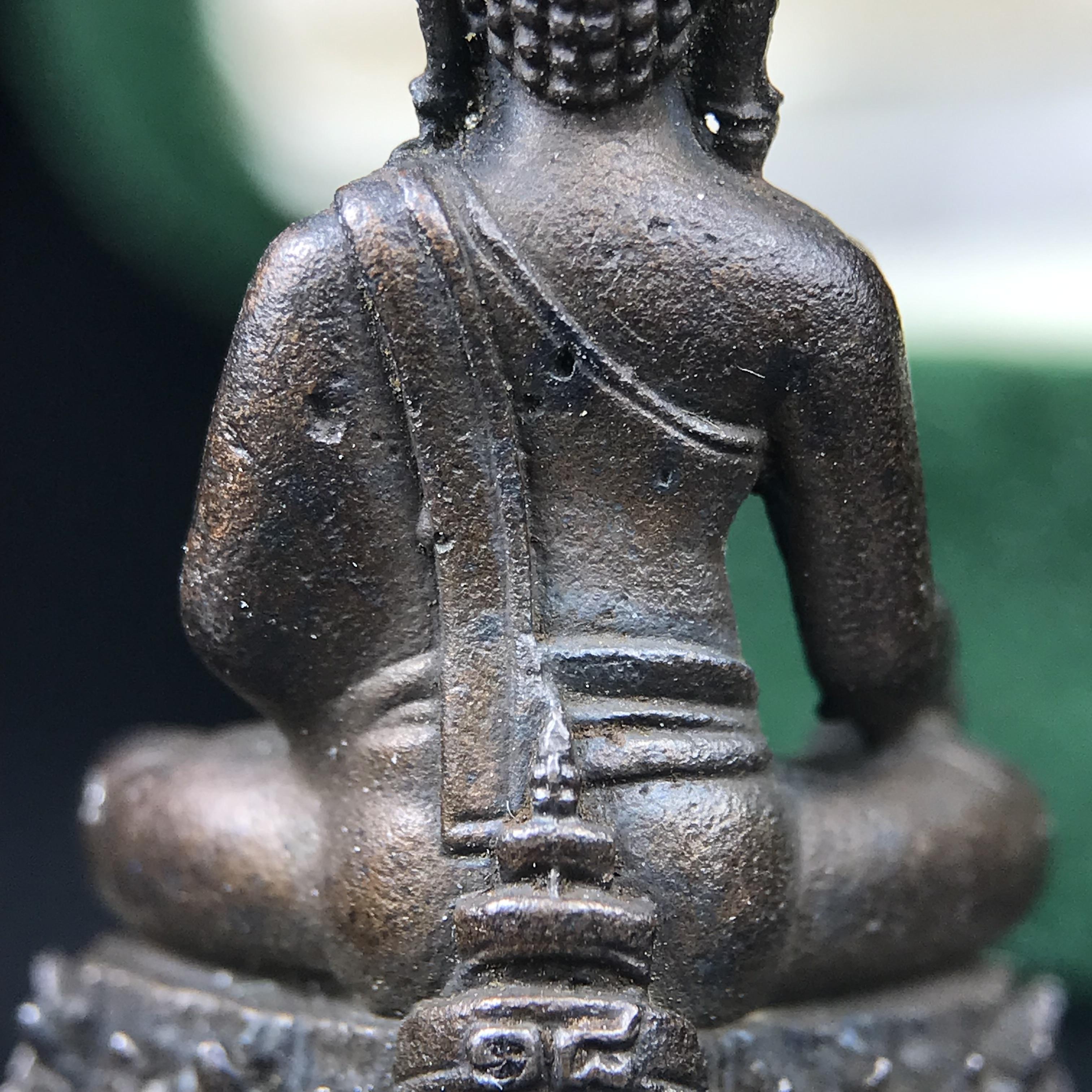 พระกริ่งวาสนา(รุ่นแรก) 80 พรรษา สมเด็จพระสังฆราช (วาสน์) วัดราชบพิธฯ ปี2521 เนื้อนวโลหะ(ตอกโค๊ตพระปิดตา) โดยมีหลวงปู่โต๊ะ วัดประดู่ฉิมพลีร่วมปลุกเสก พร้อมกล่องบรรจุเดิม(รุ่นแรก คอตั้งตรงได้สัดส่วน หายาก)