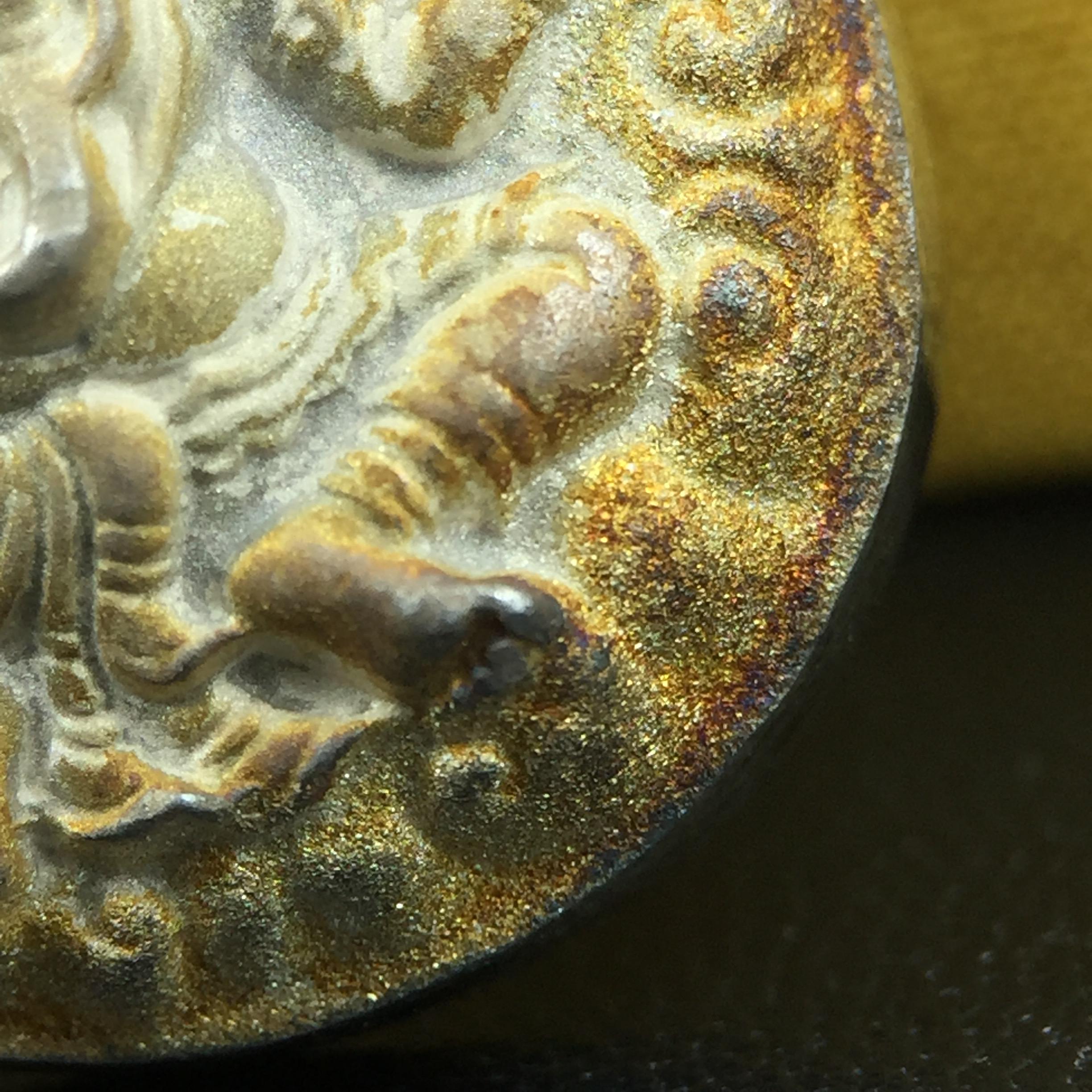 เหรียญพระพิฆเนศวร ญสส. ชุดกาญจนาภิเษกครองราชย์ 50 ปี พุทธศักราช 2538 พิมพ์ใหญ่(2.9 ซม.) เนื้อเงินผิวเดิมขึ้นสีรุ้งงดงามธรรมชาติสร้างสรรค์ สภาพสวยเดิมพร้อมกล่องบรรจุเดิม ตอกโค๊ดหมายเลขกำกับ(1ใน 5539องค์)