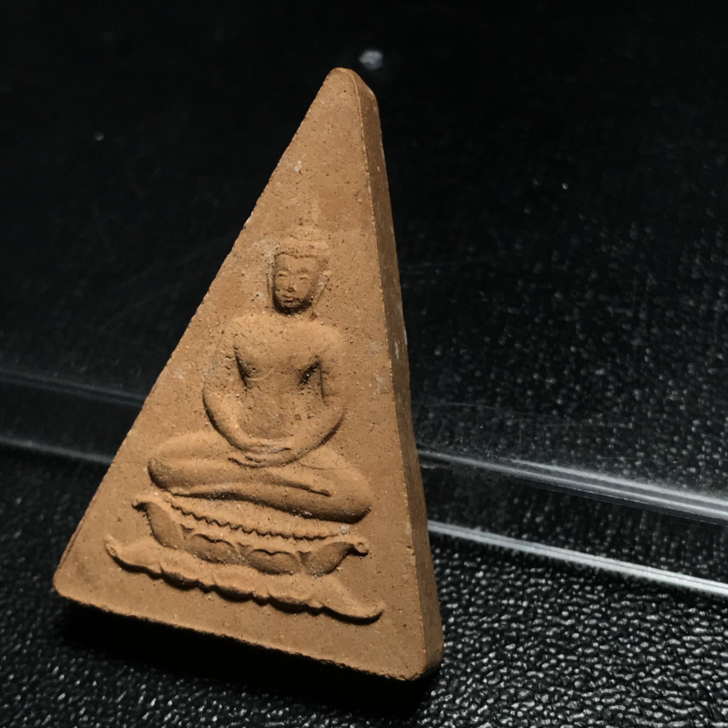 พระสมเด็จอุณาโลมทรงจิตรลดา ปี 2519 วัดบวรนิเวศวิหาร พิมพ์ใหญ่(สภาพคัดสวย)อีกหนึ่งวัตถุมงคลในหลวงที่ทรงคุณค่า