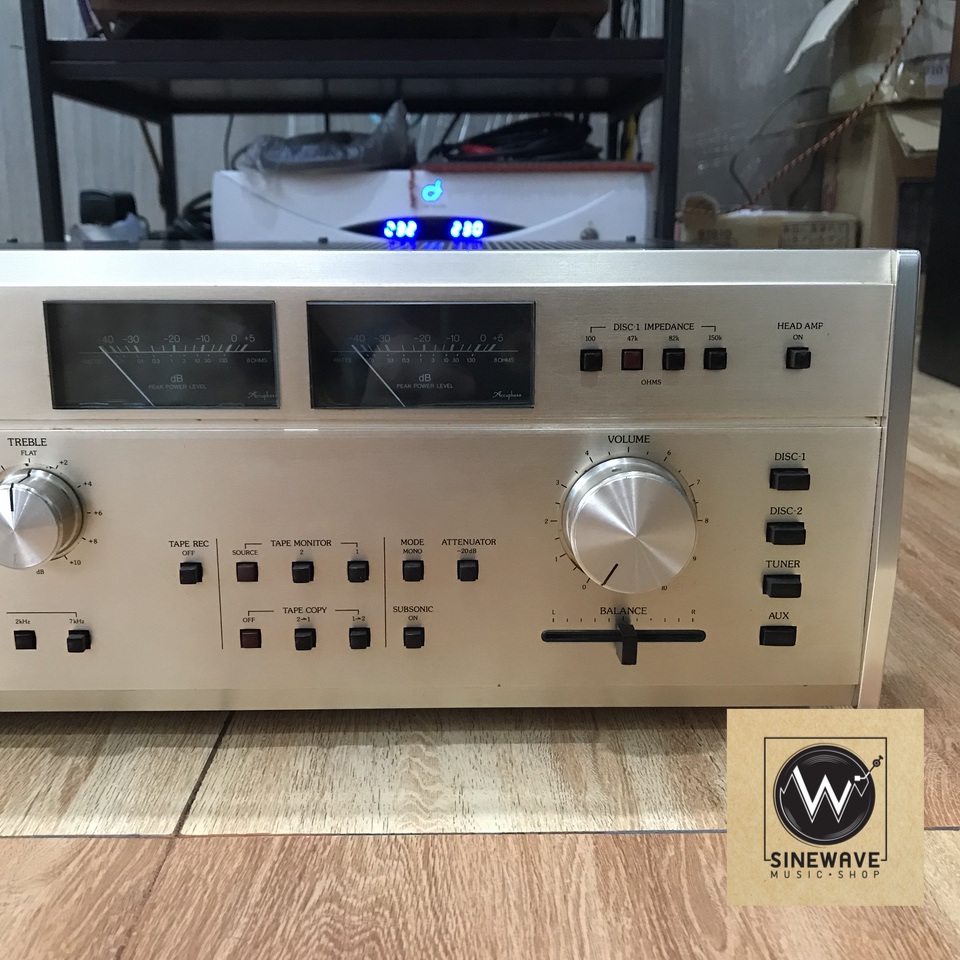 Integrated Amp ยี่ห้อ Accuphase รุ่น E-303 (Made in Japan) ไฟ 220Volts