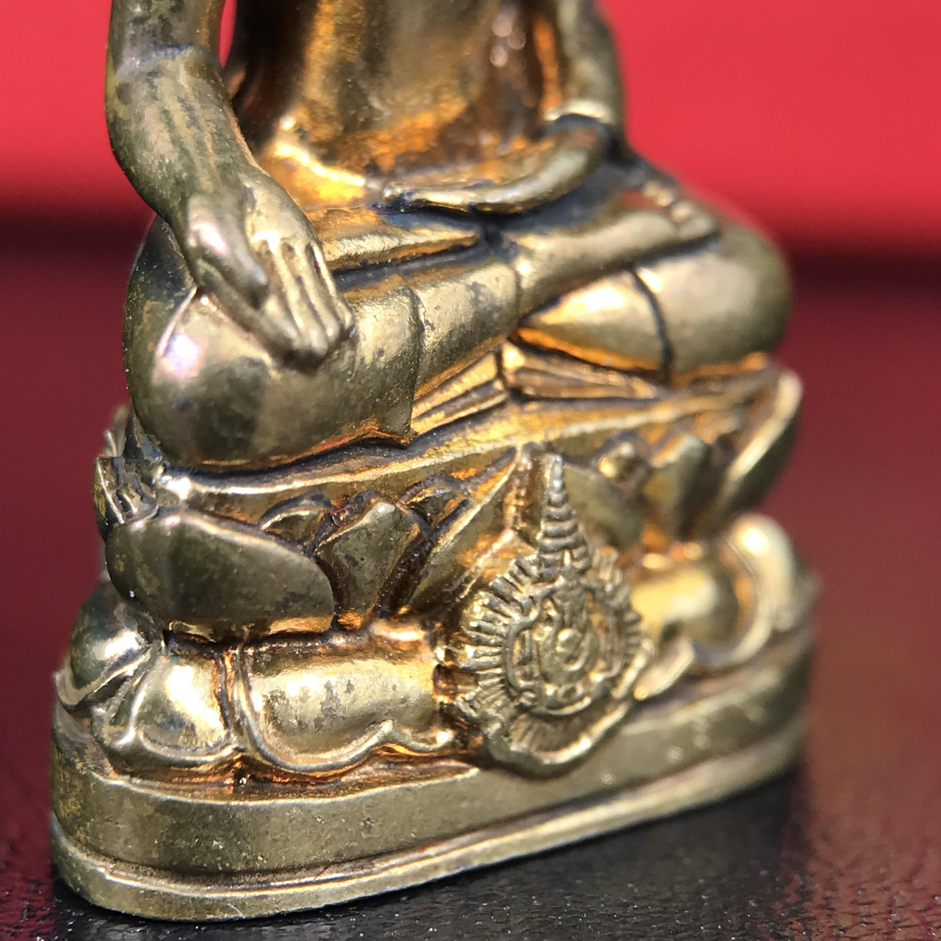 พระกริ่งไพรีพินาศ บรรจุเหล็กไหล ครั้งแรกและครั้งเดียวในประวัติศาสตร์ เฉลิมพระเกียรติ พระบาทสมเด็จพระเจ้าอยู่หัวรัชกาลที่9 พระชนมพรรษา 6 รอบ ปี2542 เนื้อสัมฤทธิ์(บรรจุเหล็กไหล)ดีนอก-ดีใน พิธีใหญ่ มวลสารเด่น(พิเศษกรรมการ ตอก 2 โค๊ต หมายเลข ๑๘๕๘)หายาก