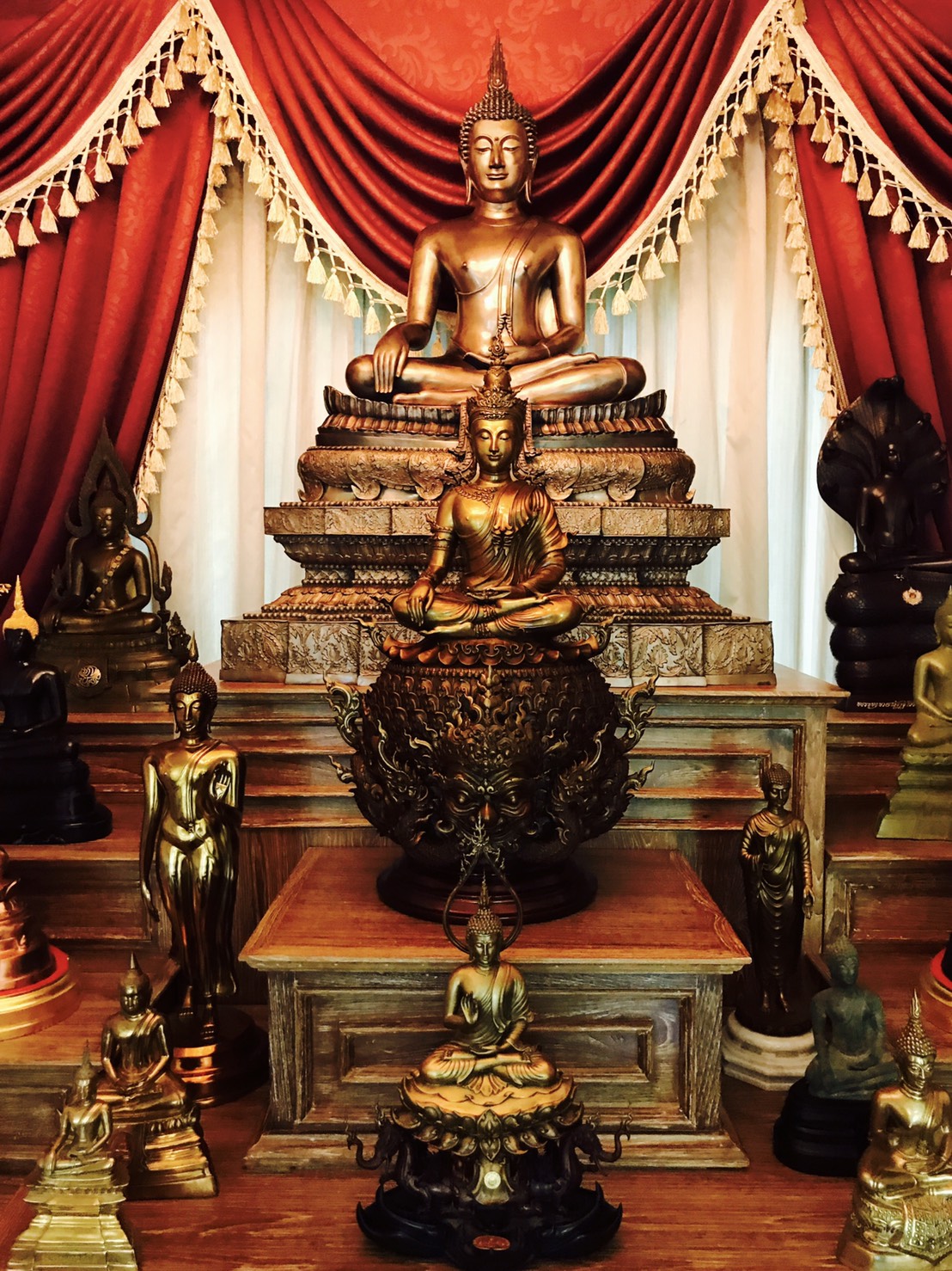 โต๊ะหมู่บูชาขนาดใหญ่ไม้สักแท้ รุ่น ประทานพร