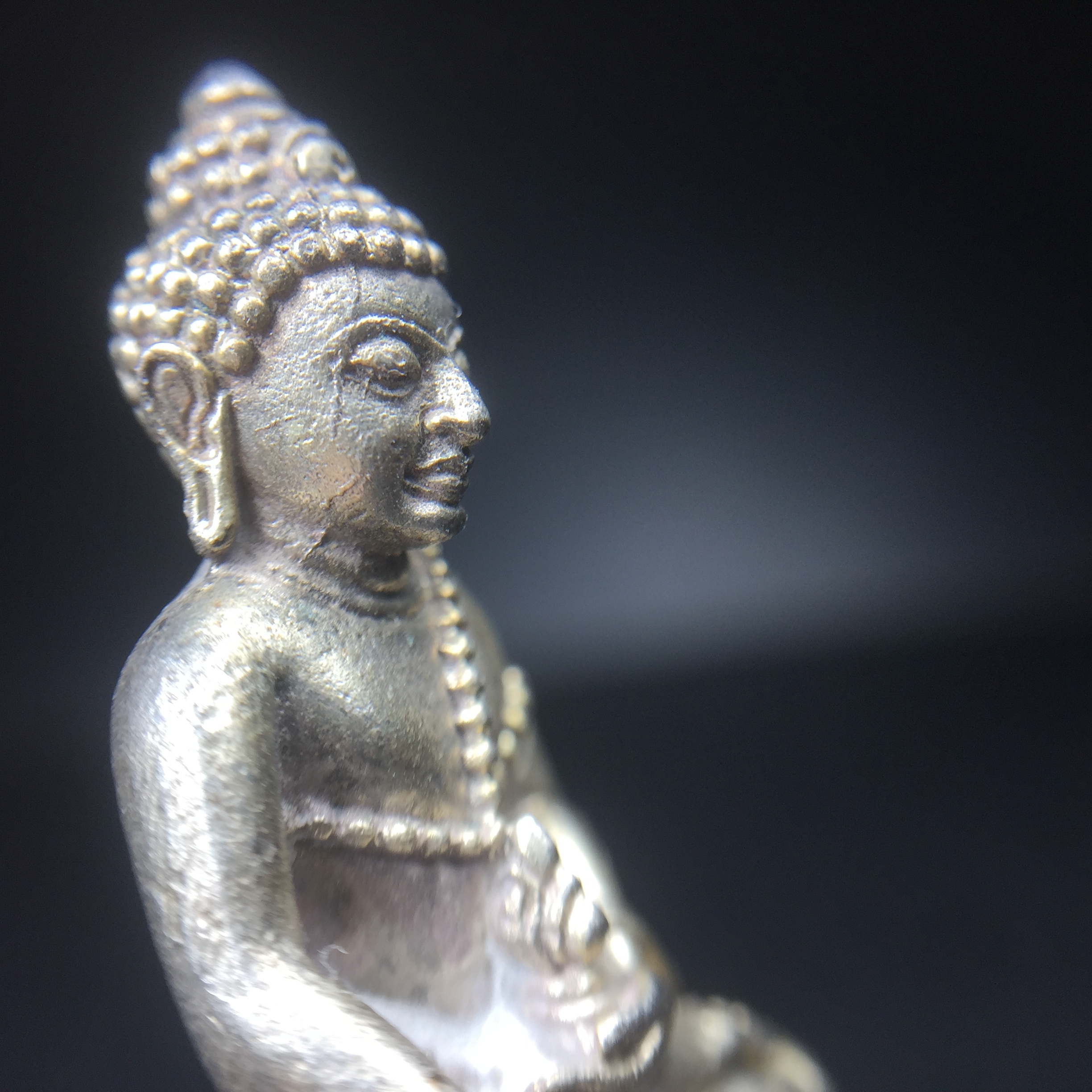 พระกริ่งศิรากาศ ภปร.(วัตถุมงคล"คุ้มเกล้าฯ") โรงพยาบาลภูมิพล เนื้อเงินพิมพ์หน้าไทย (ในหลวงรัชกาลที่9เสด็จเททอง)(พิธีใหญ่)(นิยม)