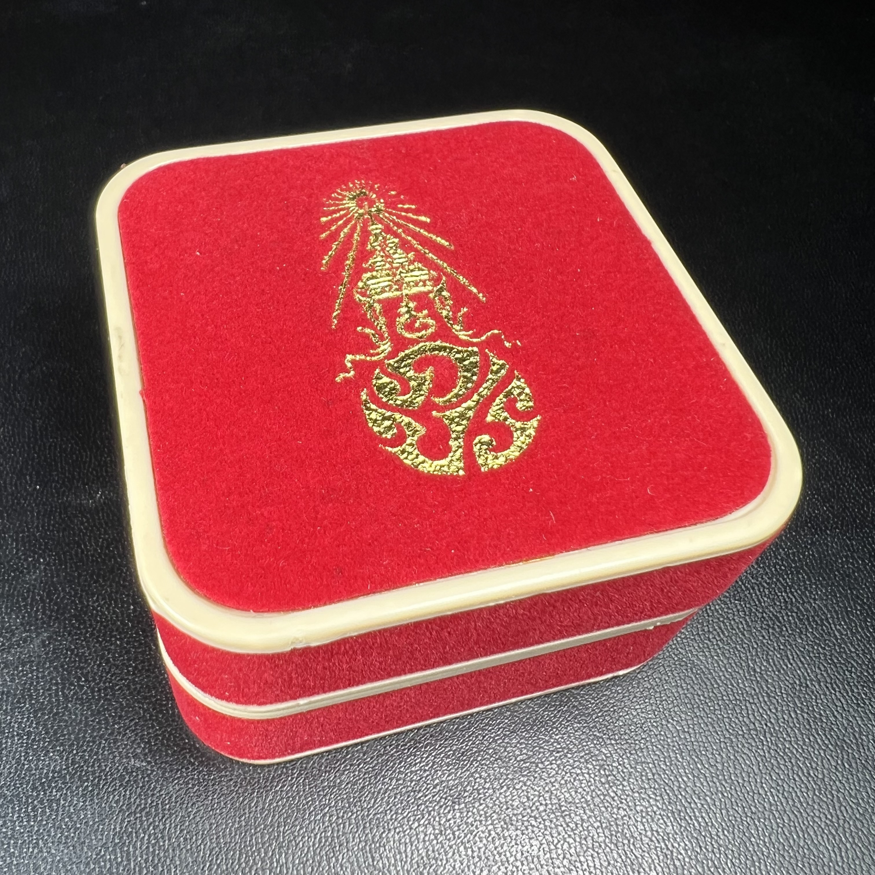 พระกริ่งพระพุทธชินสีห์ ภปร. กระทรวงสาธารณสุขจัดสร้าง เพื่อสมทบกองทุนฟันเทียมพระราชทาน ในโอกาสฉลองในหลวงรัชกาลที่ 9 พระชนมายุ 80 พรรษา ปี 2550 สมเด็จพระญาณสังวรทรงประทานพระเกศา และผงมวลสารส่วนพระองค์ เพื่อบรรจุในพระกริ่ง เนื้อนวโลหะตอกโค๊ต (1 ใน 6499 องค์)