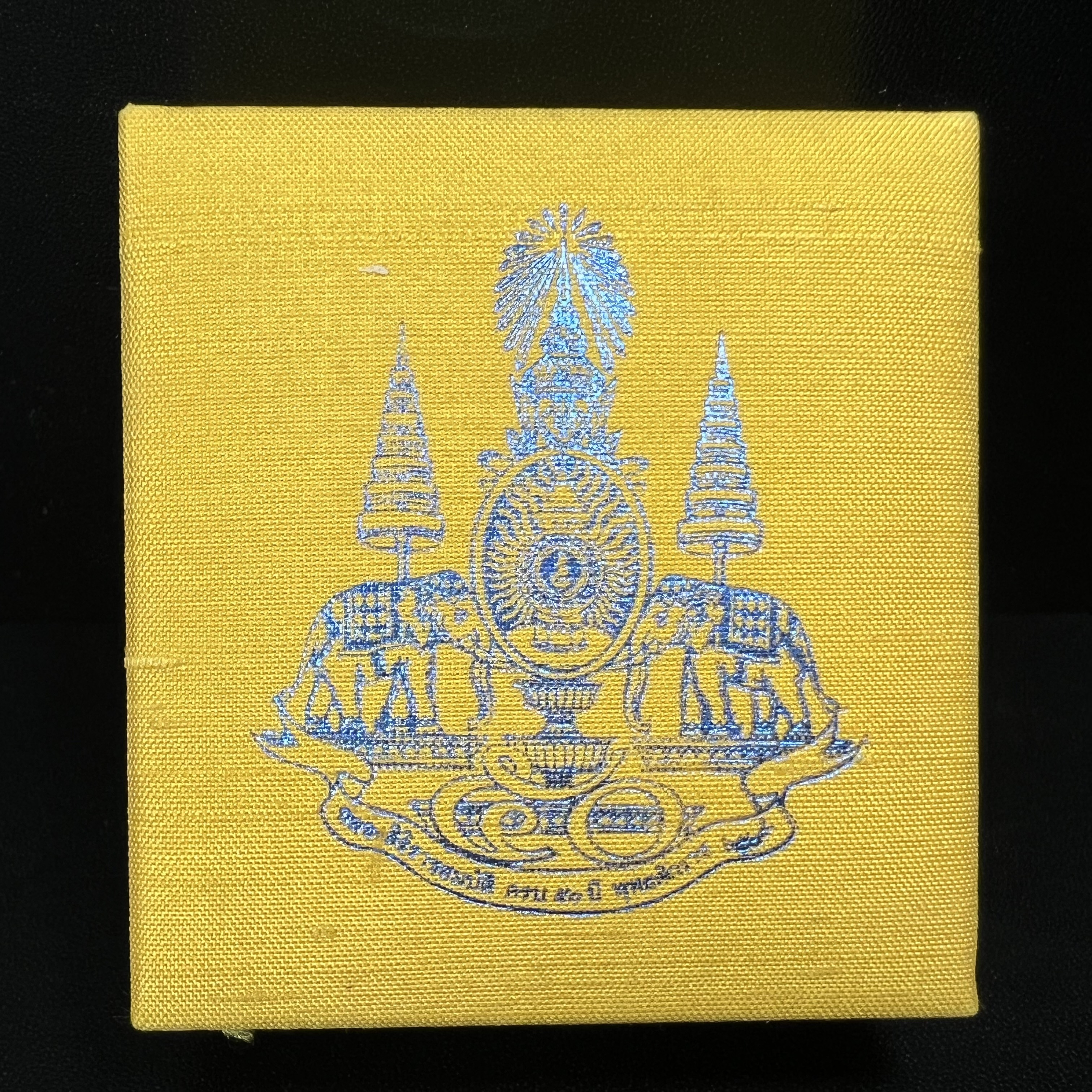 เหรียญรูปเหมือนพระญาณวิทยาคมเถร (หลวงพ่อคูณ ปริสุทโธ)ชุดกาญจนาภิเษกครองราชย์ครบ 50 ปี เนื้อเงิน วัดบวรนิเวศวิหาร ปี พ.ศ. 2538(จัดสร้างได้เหมือนหลวงพ่อคูณมาก มีรายละเอียดและความคมชัดสูง ลูกศิษย์ท่านไม่ควรพลาด วิจิตรศิลป์และพุทธศิลป์งดงาม)พิธีใหญ่