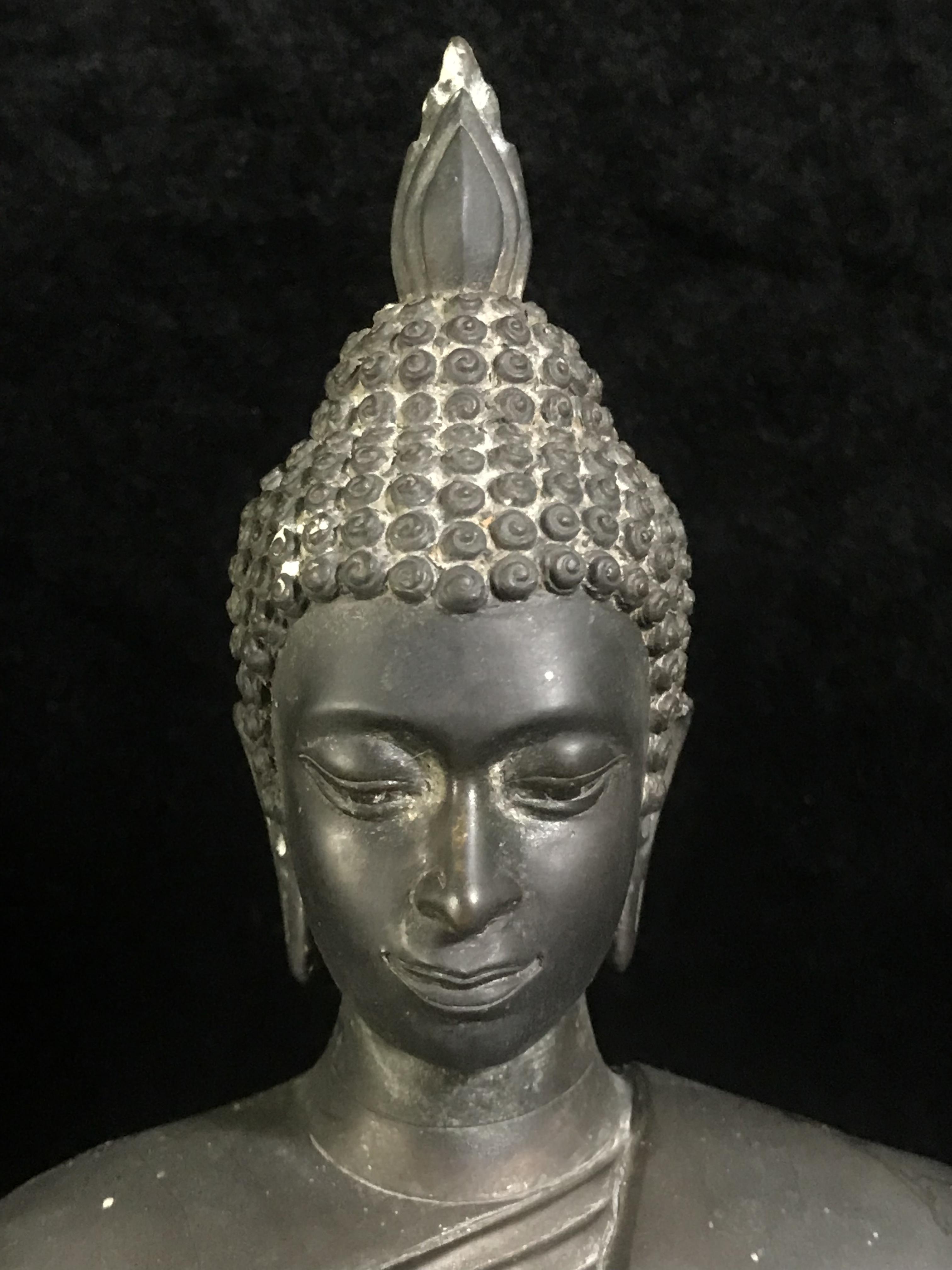 พระบูชา 25พุทธศตวรรษ พระศรีศากยะทศพลญาณ ประธานพุทธมณฑลสุทรรศน์ ปี 2531 ตราสัญลักษณ์พระราชพิธีรัชมังคลาภิเษก ปี 2531 หมายเลข (๑๕)๕๘๓ ขนาดความสูง 15 นิ้ว รวมฐานสูง 18 นิ้ว(นิยมหายาก)