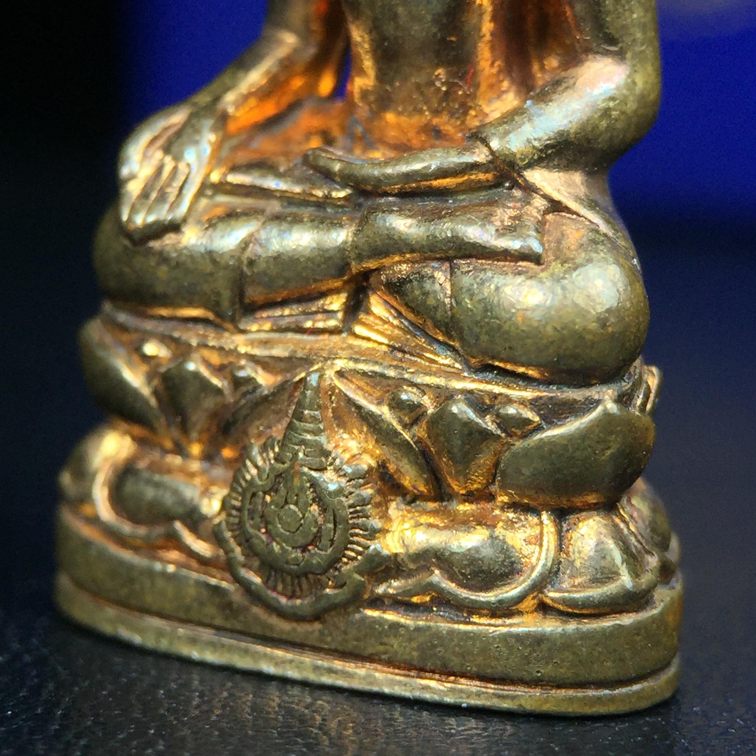 พระกริ่งไพรีพินาศ เฉลิมพระเกียรติ พระบาทสมเด็จพระเจ้าอยู่หัวรัชกาลที่9 พระชนมพรรษา 6 รอบ ปี2542เนื้อสัมฤทธิ์(บรรจุเหล็กไหล)ดีนอก-ดีใน(องค์นี้เป็นเนื้อสัมฤทธิ์ พิเศษกรรมการ ตอก 2 โค๊ต หมายเลข ๒๑๐๓)หายาก