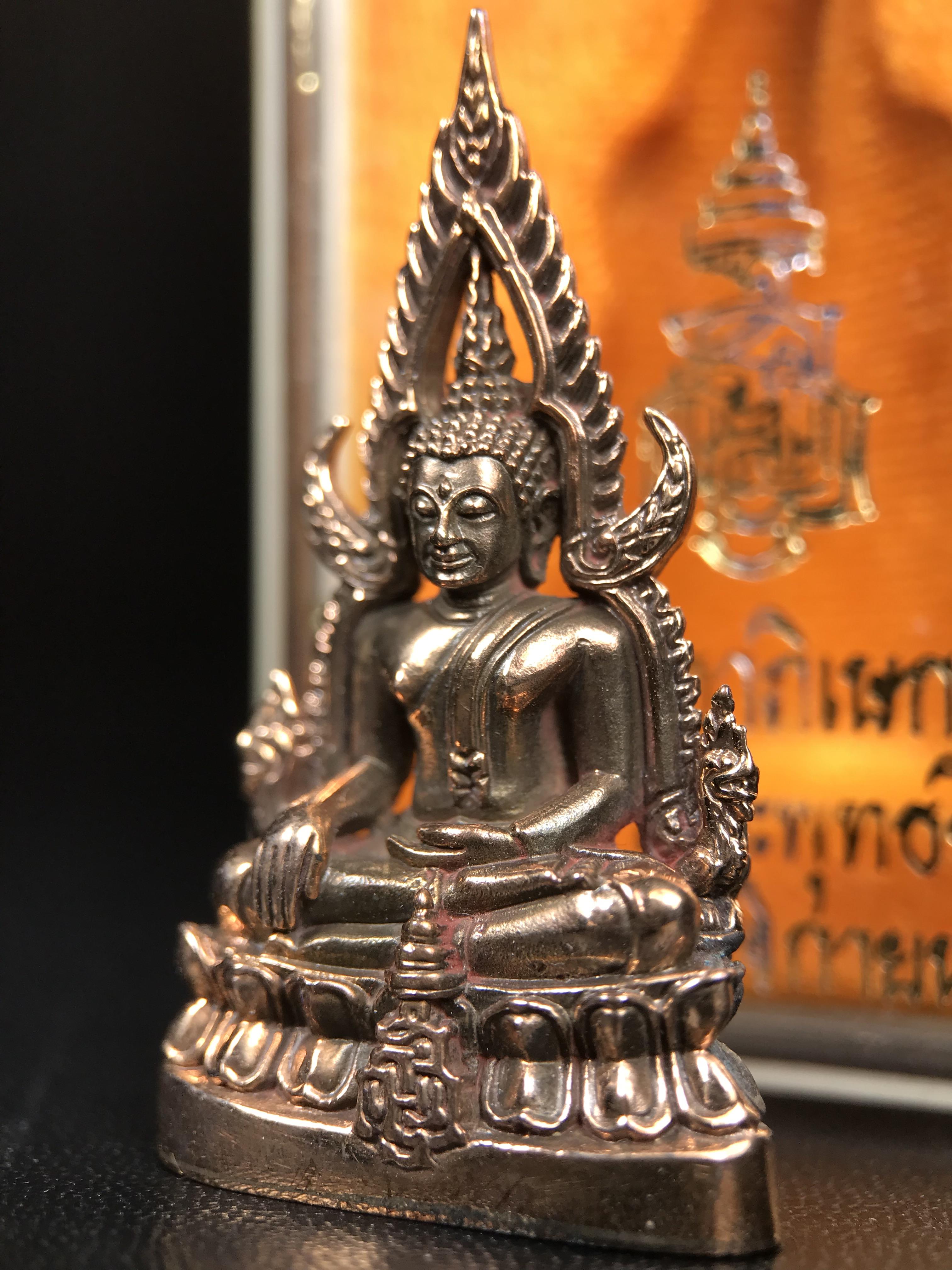 พระพุทธชินราช ญสส. วัดพระศรีมหาธาตุ จ.พิษณุโลก ปี2543 กริ่งชินราชเนื้อนวโลหะเต็มสูตร (ผสมทองคำ 2 บาท ต่อน้ำหนักเนื้อ 1 กิโลกรัม) พิธีใหญ่ รุ่นแรกและรุ่นเดียวที่ หลวงปู่หมุน ฐิตสีโล วัดบ้านจาน มาร่วมปลุกเสก(องค์หมายเลข ๘๐๔ เลขสวย)(1 ใน 2543 องค์)นิยมหายาก