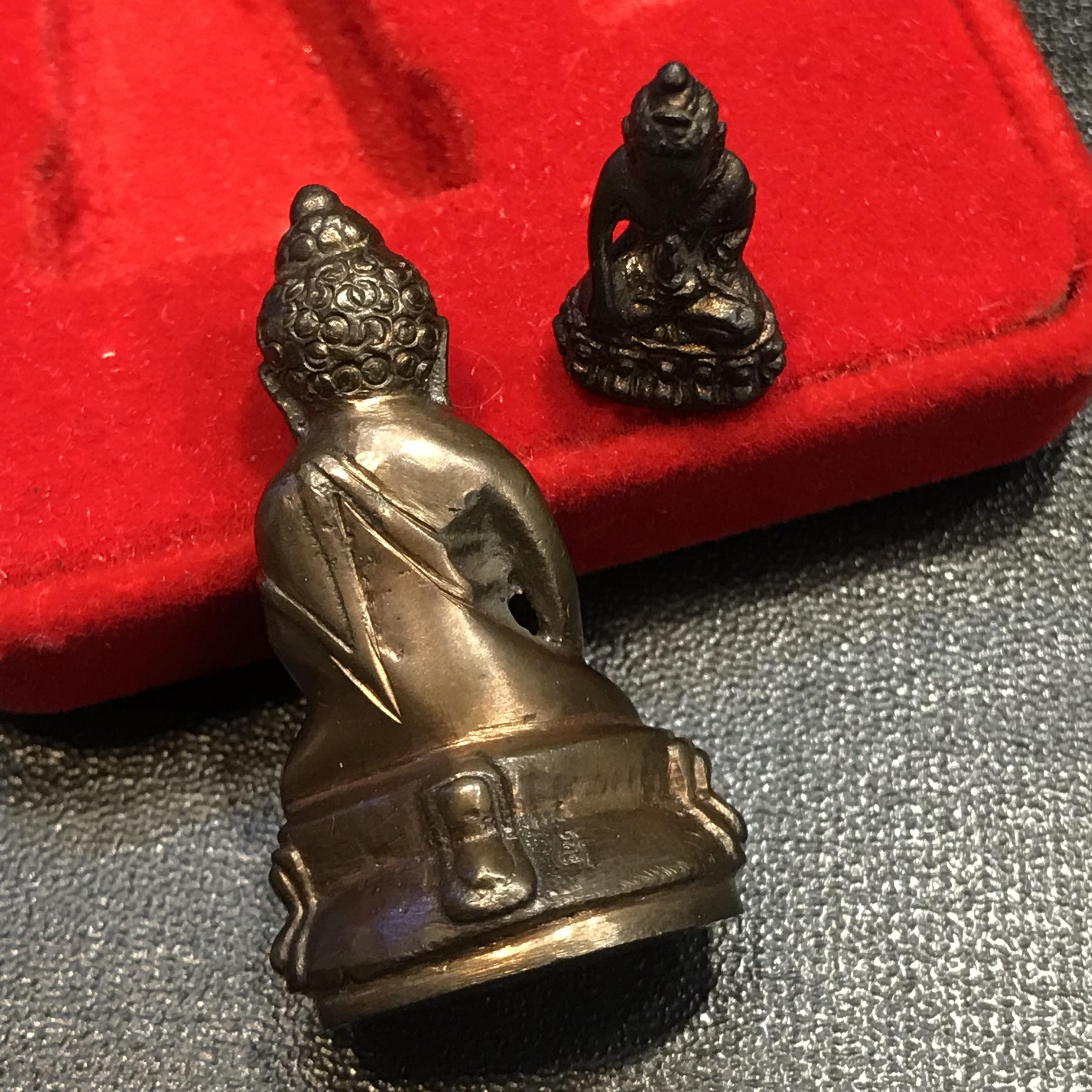 พระกริ่ง-พระชัยวัฒน์ ปวเรศ ปี2530 วัดบวรนิเวศราชวรวิหาร(ในหลวง ร.9 เสด็จเททอง)(บรรจุเส้นเกษาในหลวงรัชกาลที่9)