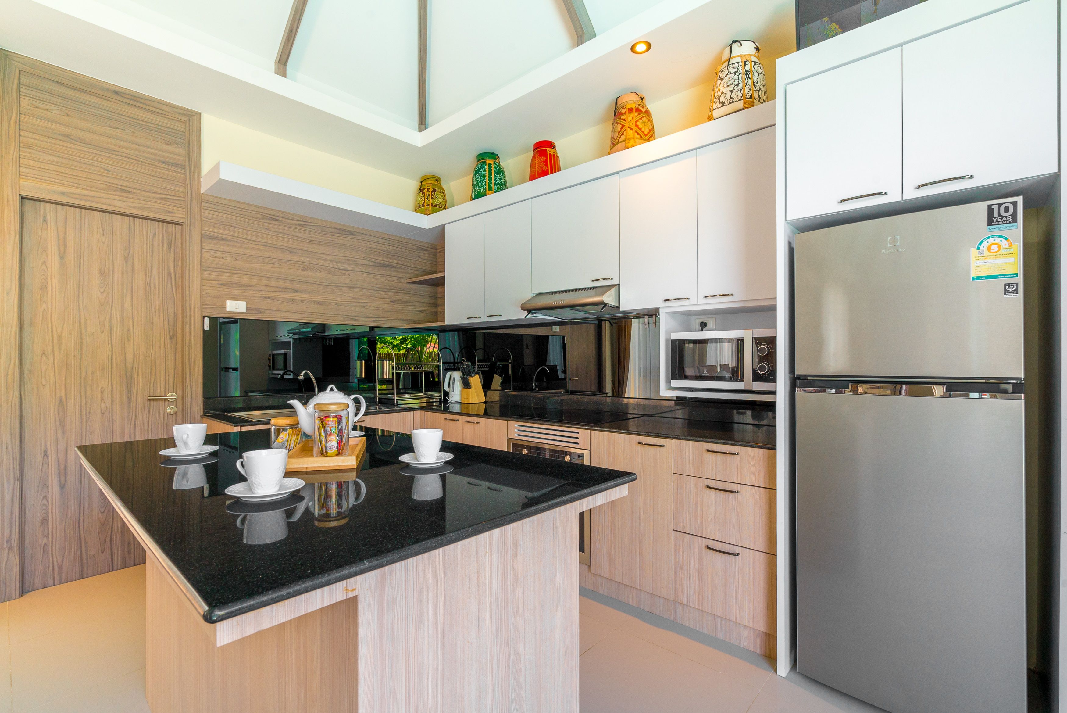 For Rent : Rawai, VIP Luxury Villa 5 Bedrooms 5 Bathrooms, Walk distance to the beach