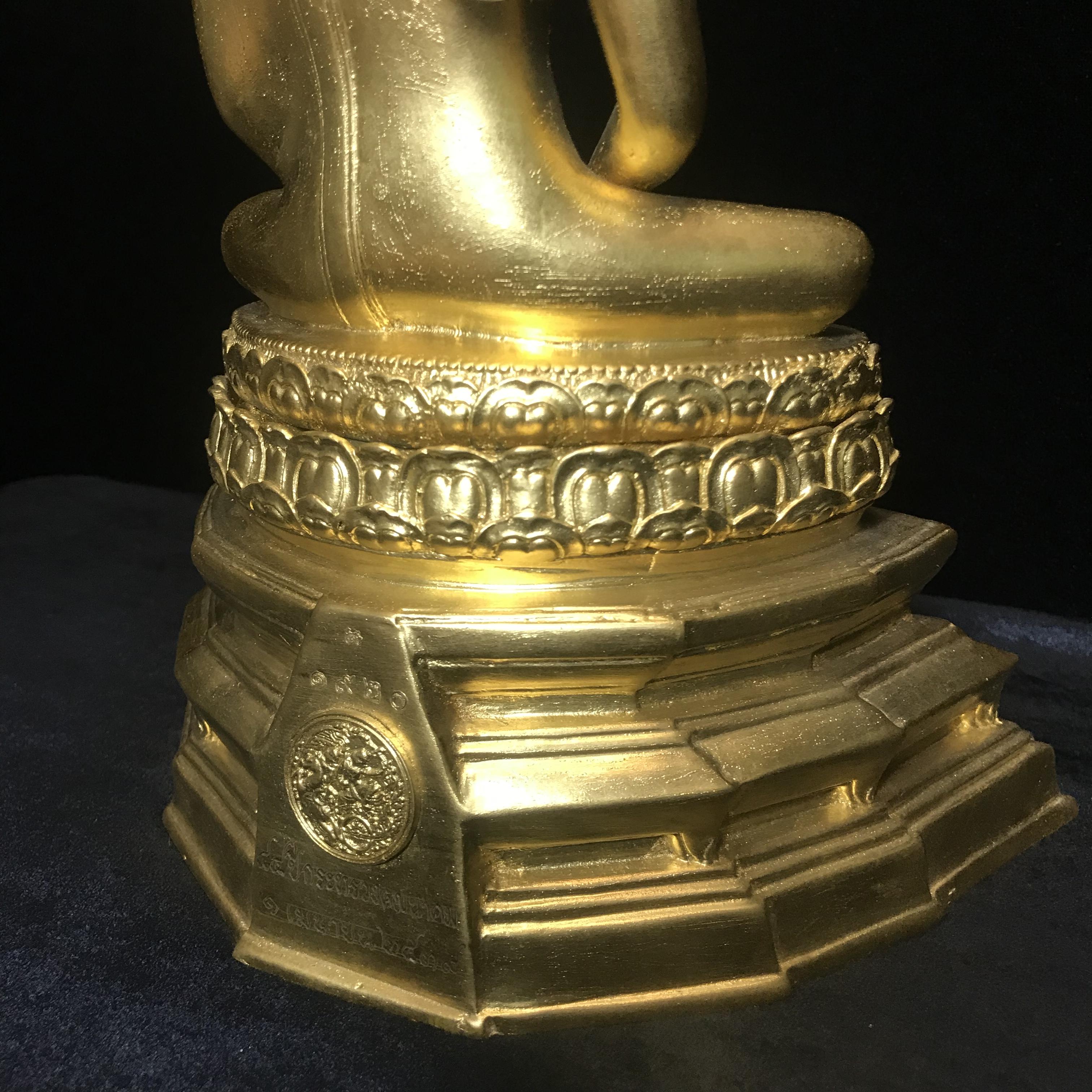 พระพุทธคมนาคมบพิธ (พระพุทธสิหิงค์จำลอง)(พระพุทธรูปประจำกระทรวงคมนาคม) ตรา ภปร. ครบรอบ 84 ปี กระทรวงคมนาคม พ.ศ.2539 เนื้อลำอู่แดงลงรักปิดทอง หน้าตัก 5 นิ้ว ปลุกเสก ณ วัดพระแก้ว พิธีใหญ่(1 ใน 3000 องค์)หายาก