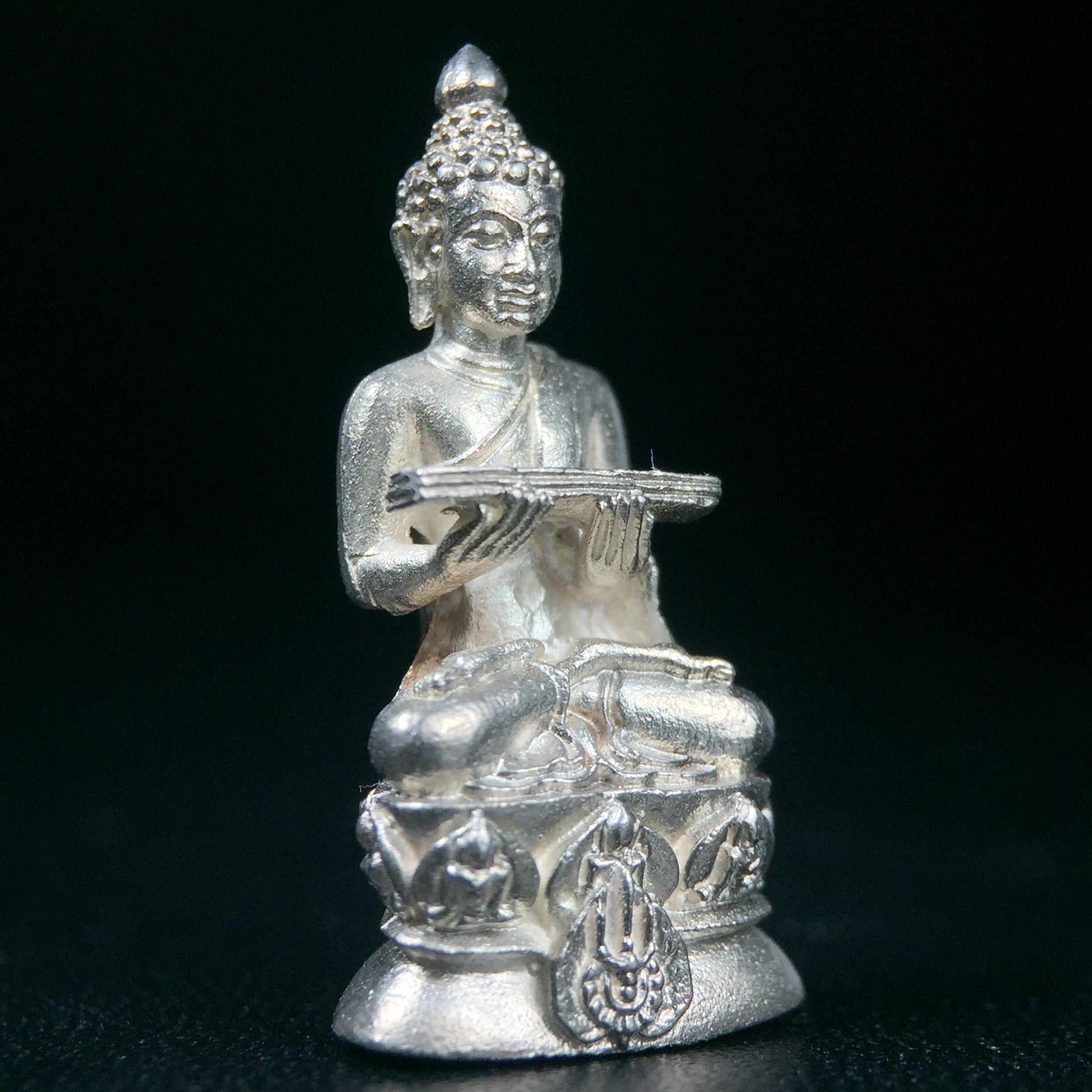 พระกริ่งปรมานุชิตชิโนรส วัดพระเชตุพนวิมลมังคลาราม(วัดโพธิ์) ปี2533 เนื้อเงิน ( ในหลวงรัชกาลที่9เสด็จเททอง)พิธีใหญ่ งดงามด้วยพุทธศิลป์เปี่ยมด้วยพุทธคุณ อีกหนึ่งรุ่นที่แนะนำสะสมบูชา