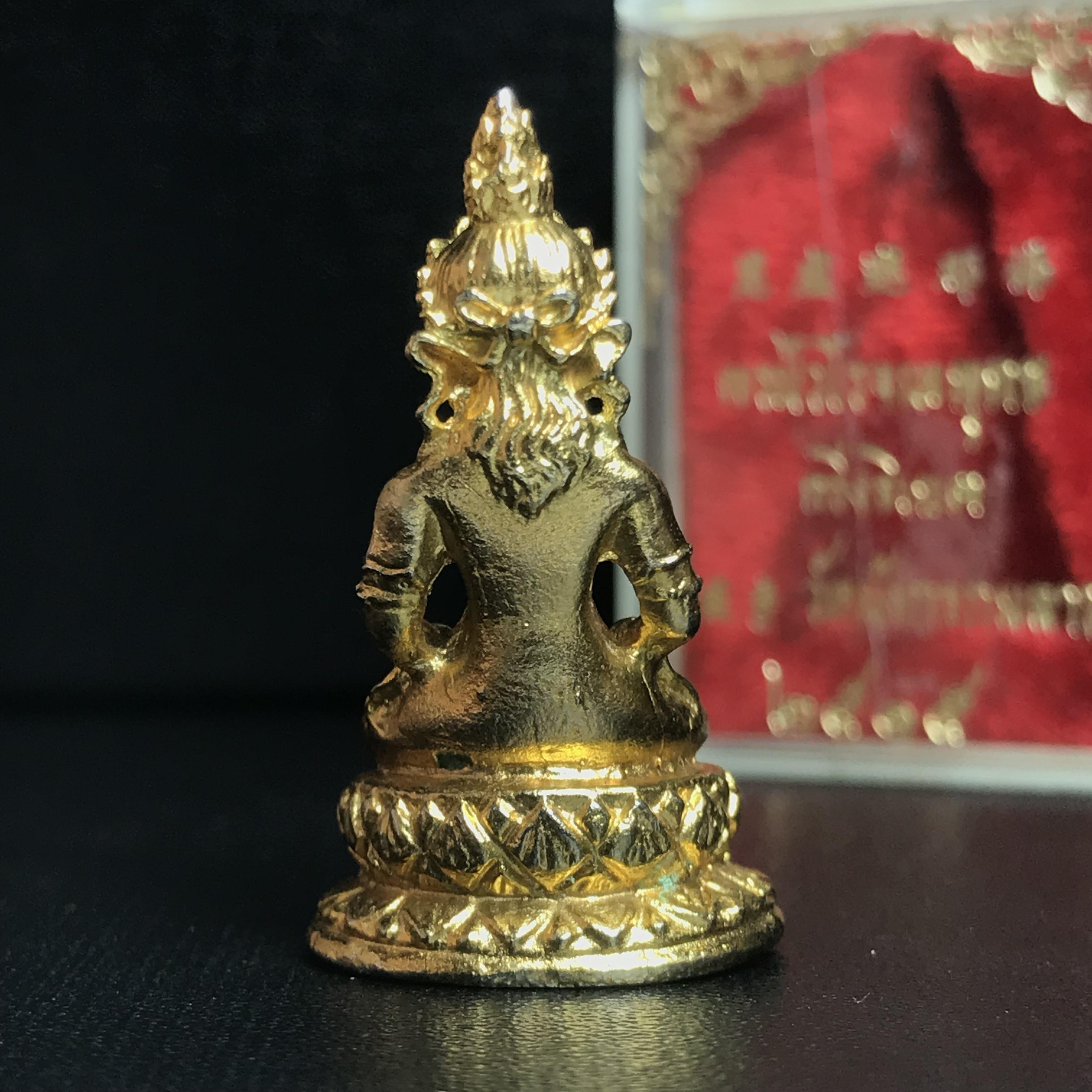 พระกริ่งธิเบตอวโลกิเตศวร ภปร.(พระไวโรจนะพุทธ)วัดมังกรกมลาวาส(เล่งเน่ยยี่) รุ่นแรกปี2515 เนื้อโลหะกะไหล่ทอง(ในหลวงรัชกาลที่9เสด็จเททอง)(หลวงปู่โต๊ะปลุกเสก)(หายาก)