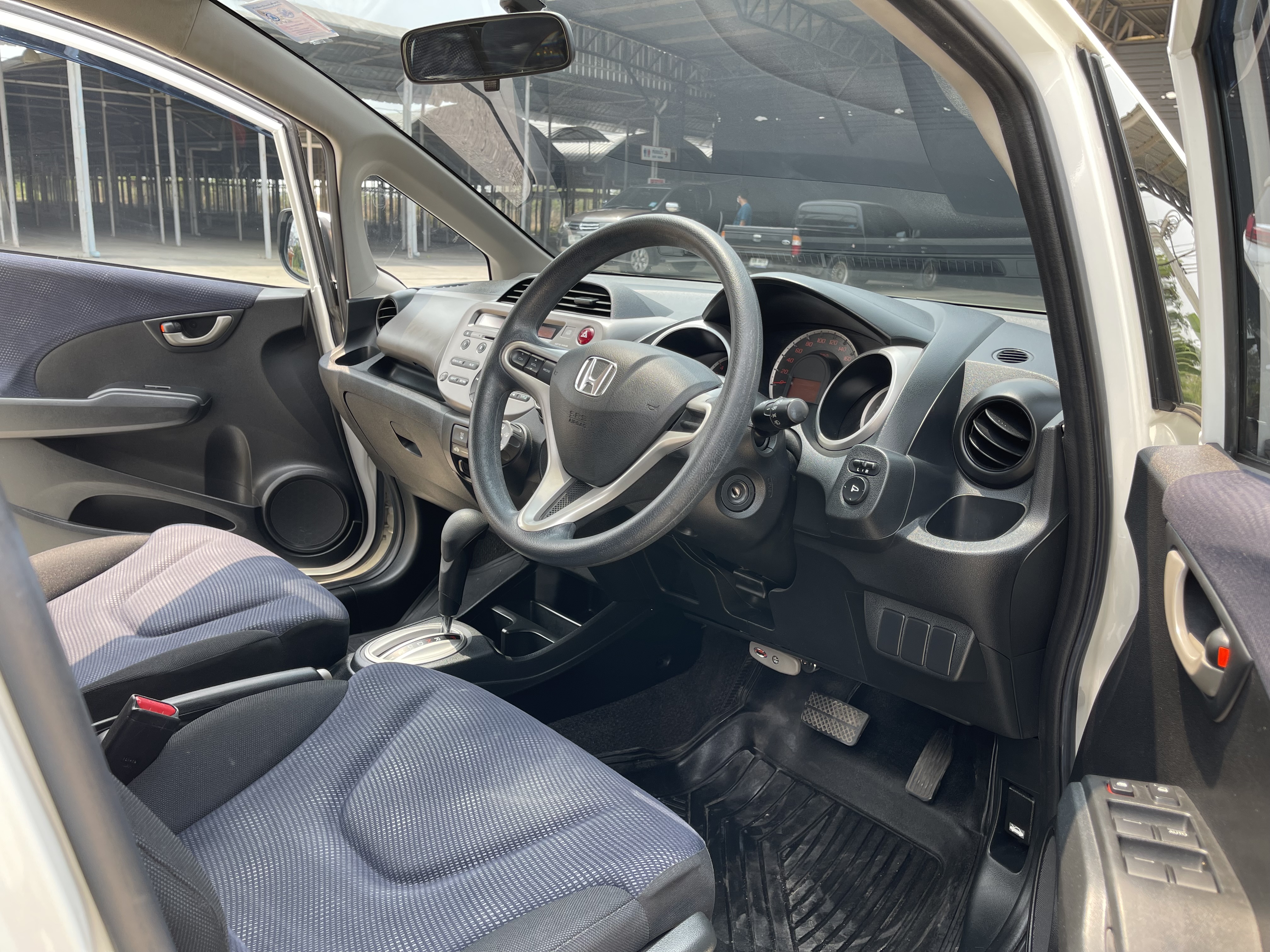 Honda Jazz 1.5 V At 2013 ขาว