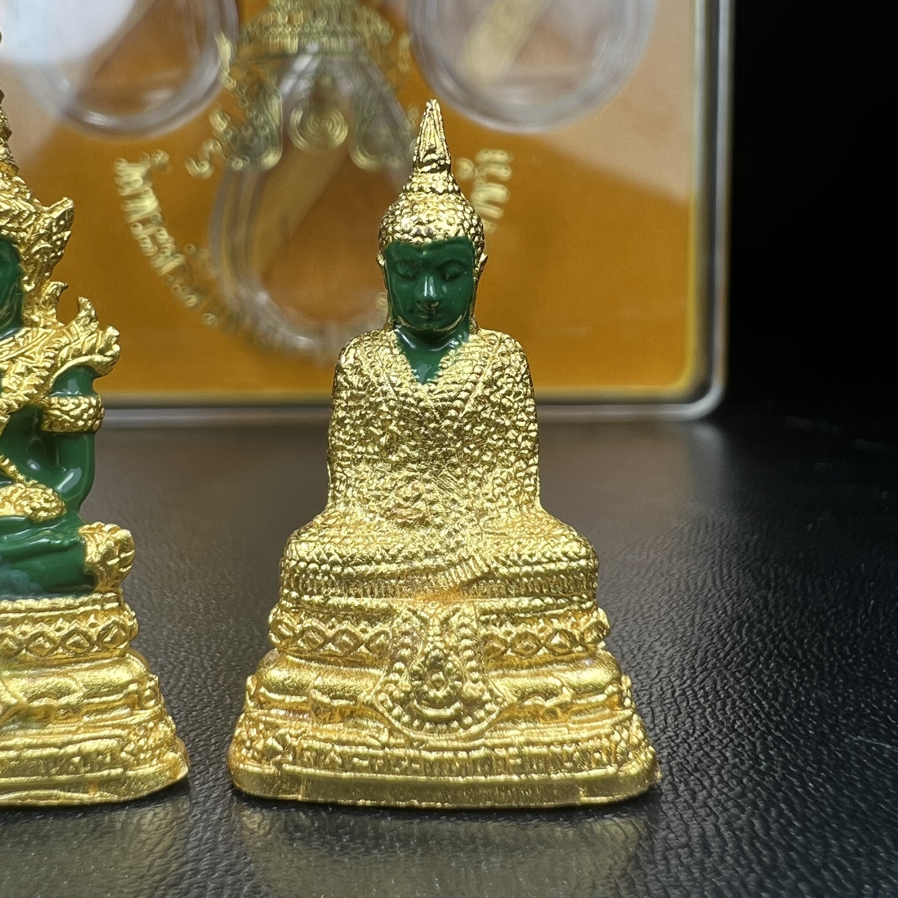 พระพุทธมหามณีรัตนปฏิมากร(พระแก้วมรกต) วัดพระศรีรัตนศาสดาราม สำนักพระราชวัง จัดสร้าง ชุด3 ฤดู ร้อน ฝน หนาว(บรรจุมวลสารใต้ฐาน)