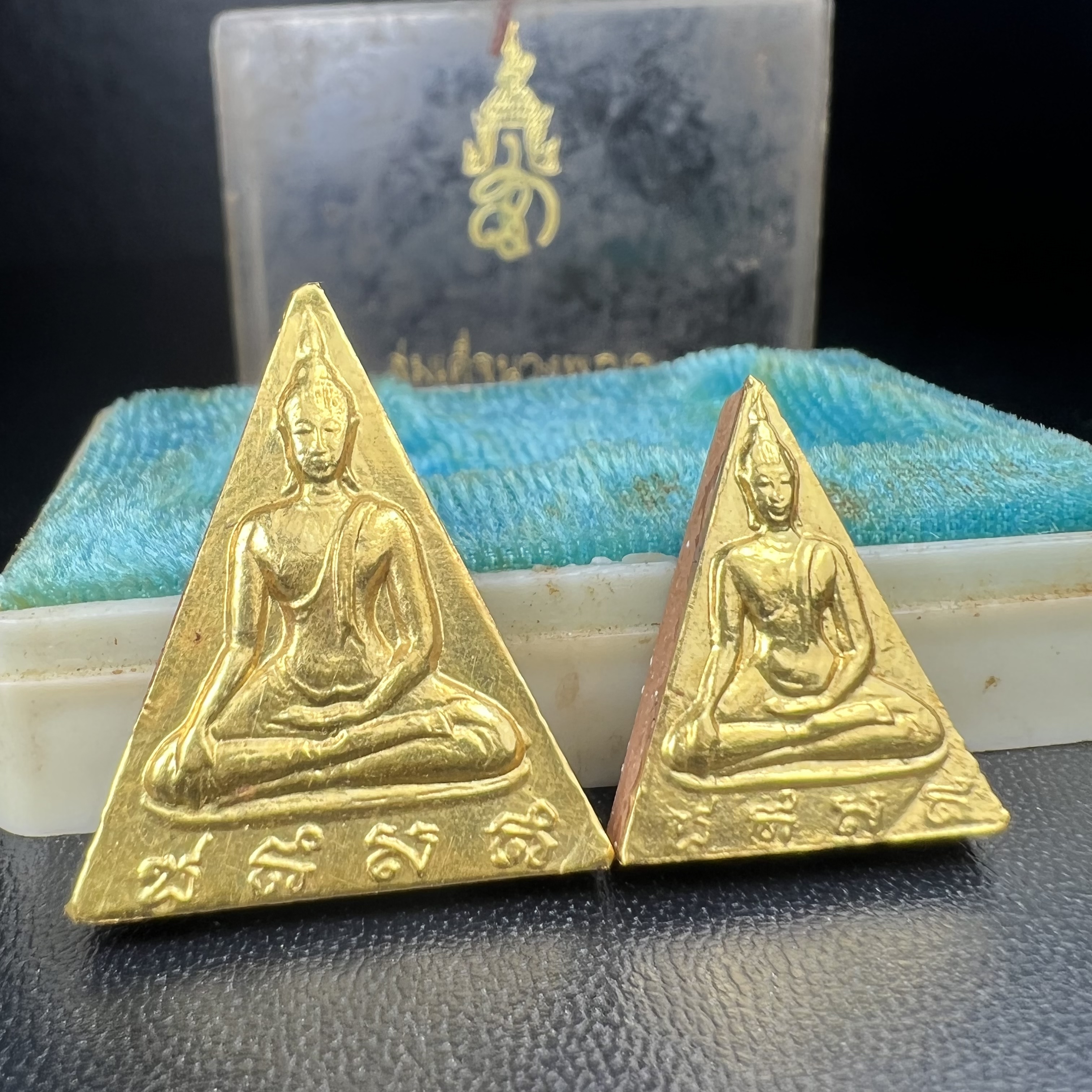 พระสมเด็จนางพญา สก. วัดบวรนิเวศวิหาร ปี2519 ชุดพิเศษกรรมการ หน้ากากทองคำ พิมพ์ใหญ่-เล็กกล่องบรรจุเดิม(ในหลวงรัชกาลที่9และสมเด็จพระราชินี เสด็จร่วมในพิธี)(พิธีใหญ่)(มวลสารดี)(พบเจอและหายากที่สุดในรุ่น)