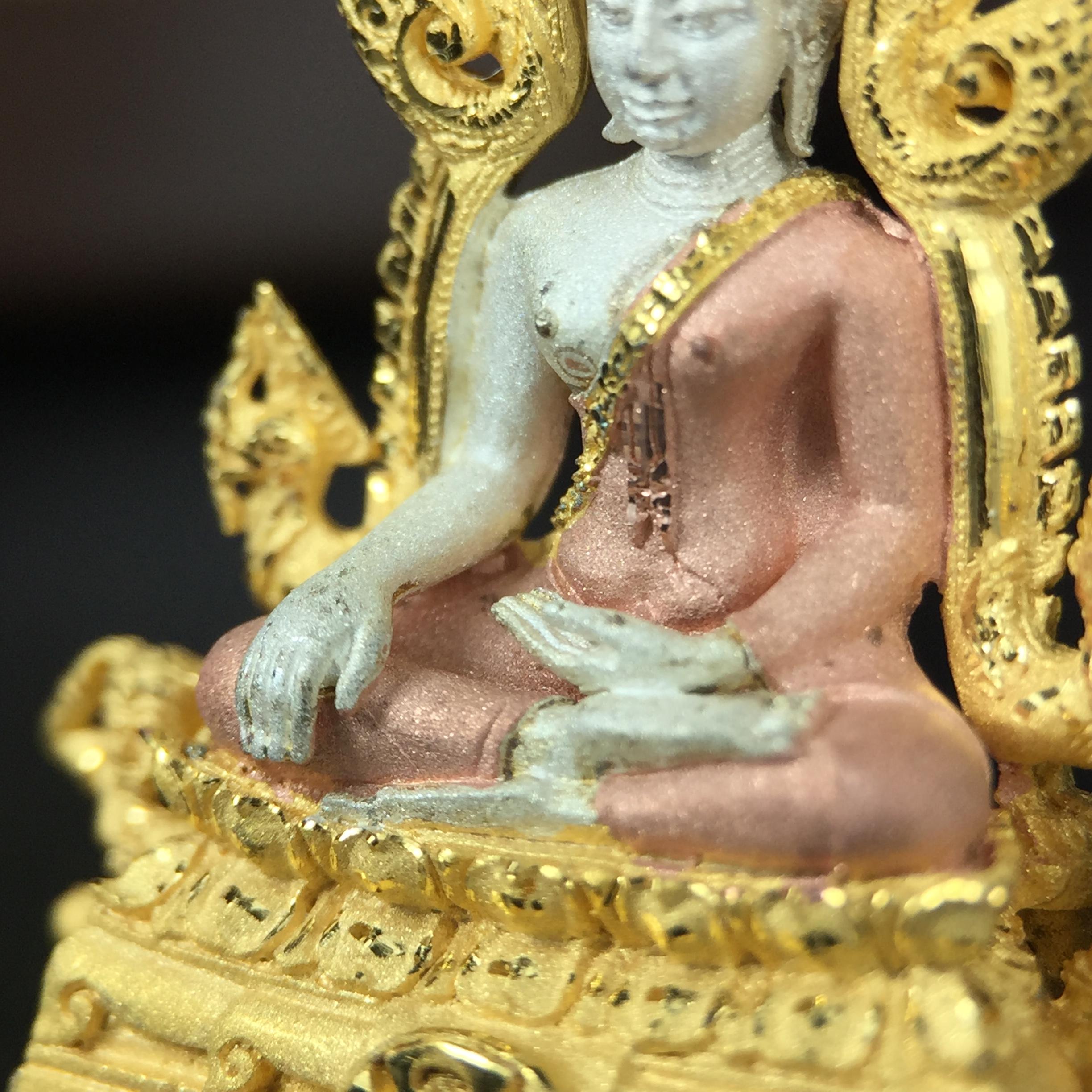 พระพุทธชินราช ภปร. โครงการ "เพราะแผ่นดินนี้ คือ แผ่นดินเกิด" ปี2548(รุ่นแรก) ลอยองค์ หน้าตัก 1/2 นิ้ว เนื้อเงินสามกษัตริย์ พุทธศิลป์งดงามทรงคุณค่า รุ่นยอดนิยม