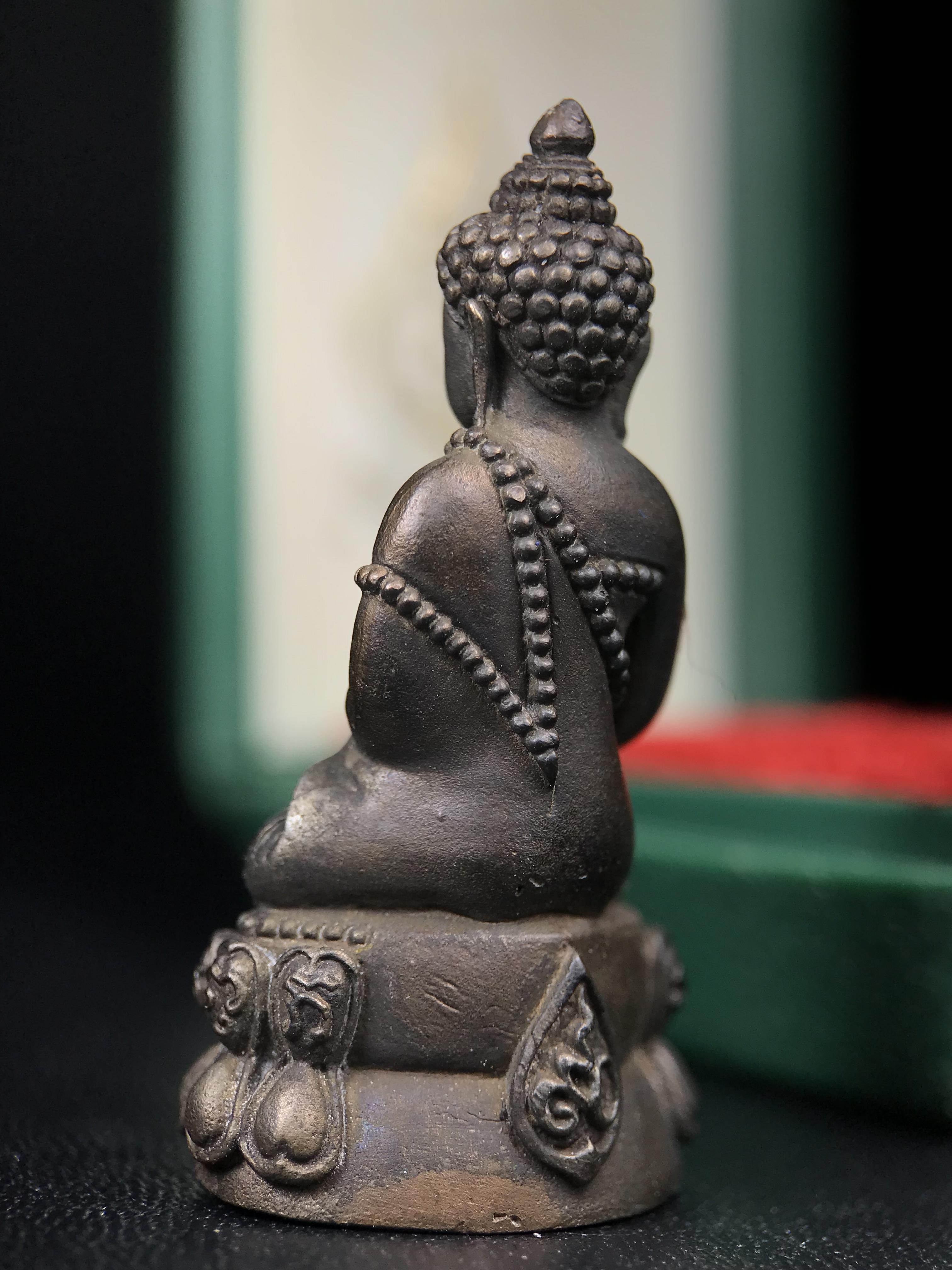 พระกริ่งวาสนา สมเด็จพระสังฆราช(วาสน์)วัดราชบพิธฯ ปี 2531 เนื้อนวโลหะ สร้างเป็นที่ระลึกในคราวที่สมเด็จพระอริยวงศาคตญาณ สมเด็จพระสังฆราช(วาสน์ วาสโน)มีพระชนมายุครบ90พรรษา(ในหลวง ร.9 เสด็จในพิธี)งานแกะแม่พิมพ์โดย นายช่างเกษม มงคลเจริญ)(1ใน1991องค์)