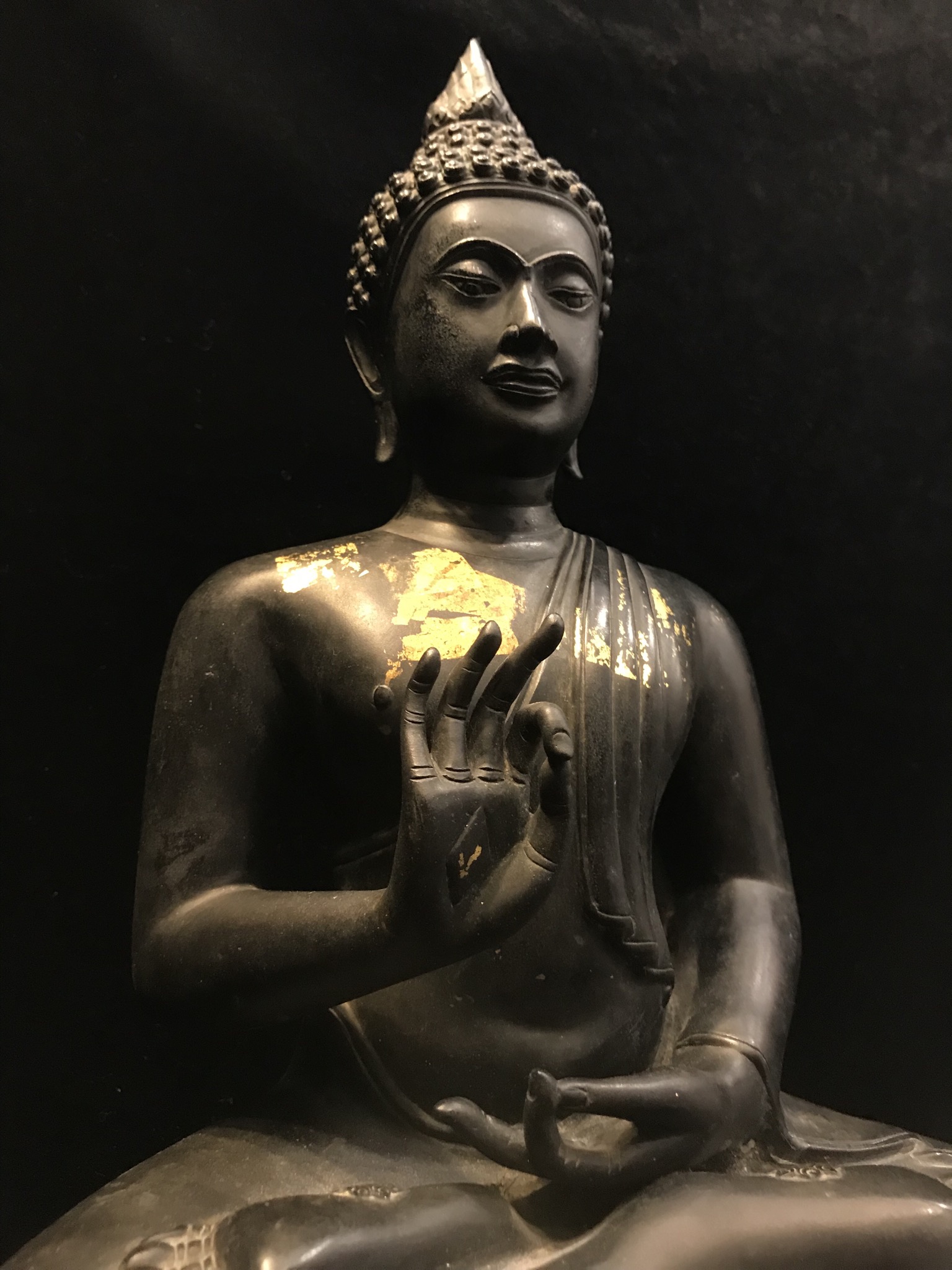 พระพุทธรัตนโกสินทร์ 200 ปี พ.ศ.2525 หน้าตัก 9 นิ้ว วัดทองศาลางาม พระพุทธปางปฐมเทศนา ผ้าทิพย์ประดิษฐานพระนามาภิไธยย่อ มวก (มหาวชิราลงกรณ์ รัชกาลที่ 10)