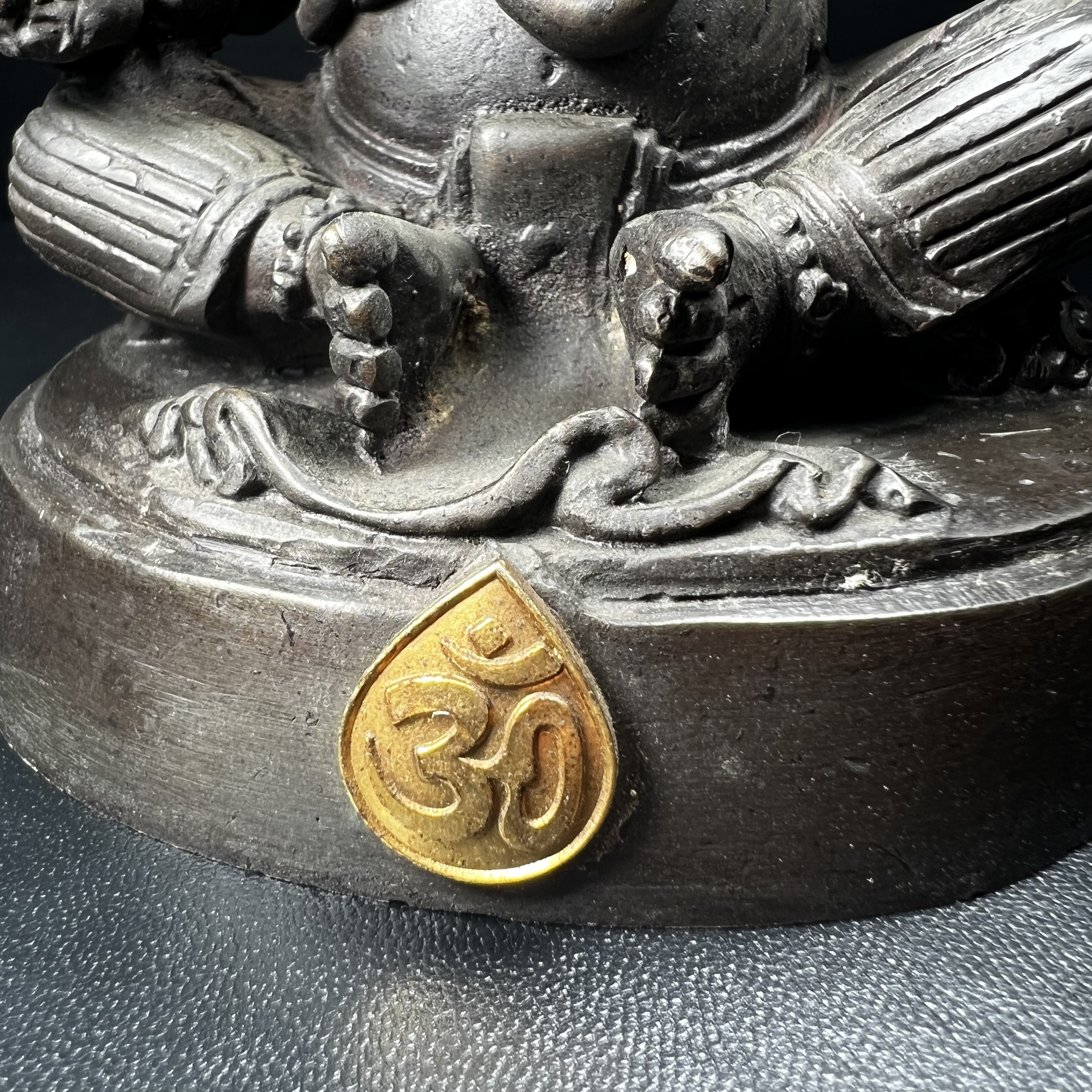 พระพิฆเนศ กรมศิลปากร ปี2547 ขนาดบูชาหน้าตัก 3 นิ้ว โลหะผสมเนื้อดี มีโค๊ดหมายเลขกำกับNo.821 (1 ใน 5000 องค์)รุ่นยอดนิยมหายาก