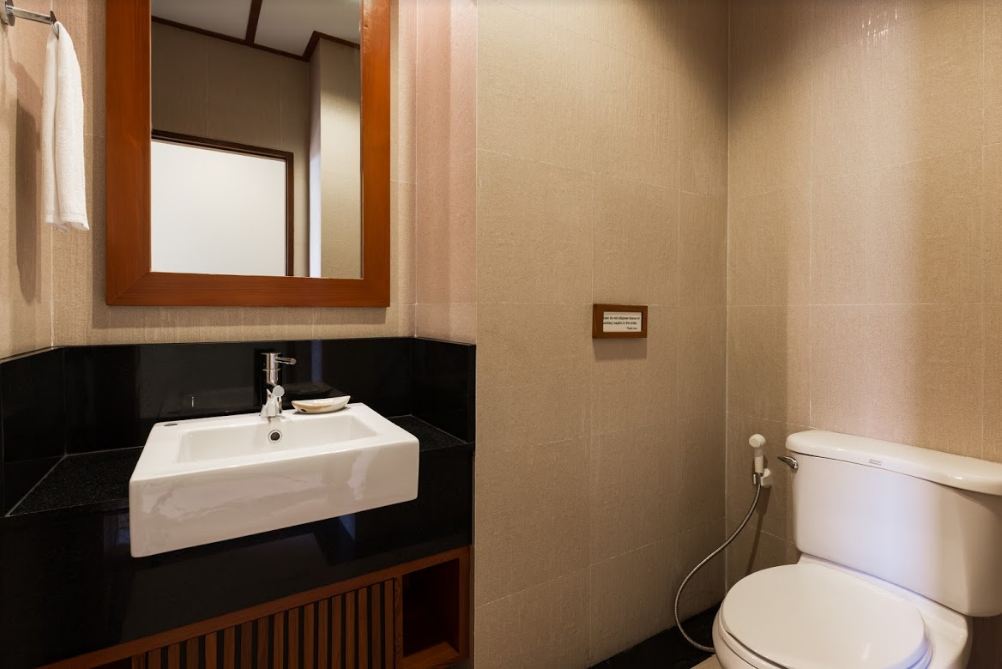 For Sale : Nai Harn, Luxury New Pool Villa, 2 Bedrooms 2 Bathrooms, Garden view.