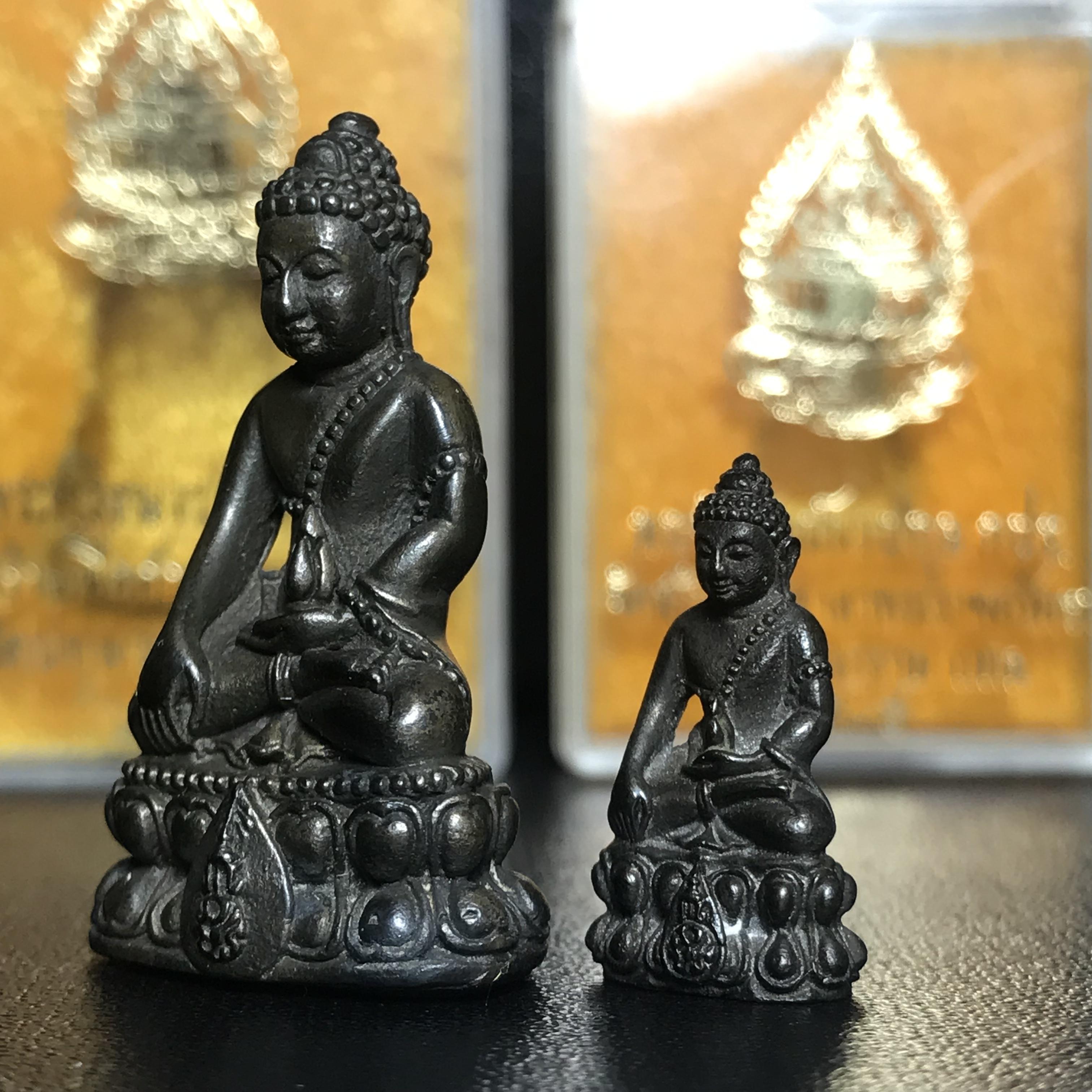 พระกริ่งนวปทุม ภปร.-พระชัยวัฒน์นวปทุม ภปร วัดปทุมวนาราม เนื้อนวโลหะ ปี2535(ในหลวงรัชกาลที่9เสด็จเททอง)(1ใน3000องค์)หายาก