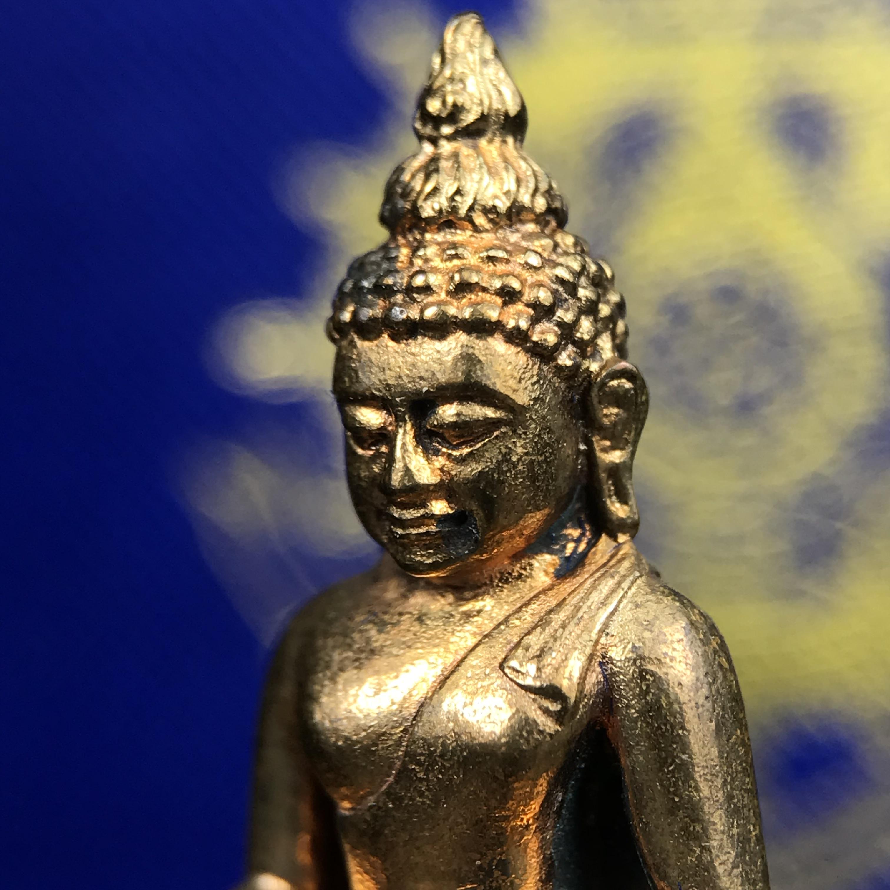 พระกริ่งไพรีพินาศ บรรจุเหล็กไหล ครั้งแรกและครั้งเดียวในประวัติศาสตร์ เฉลิมพระเกียรติ พระบาทสมเด็จพระเจ้าอยู่หัวรัชกาลที่9 พระชนมพรรษา 6 รอบ ปี2542 เนื้อสัมฤทธิ์(บรรจุเหล็กไหล)ดีนอก-ดีใน พิธีใหญ่ มวลสารเด่น (หายาก)