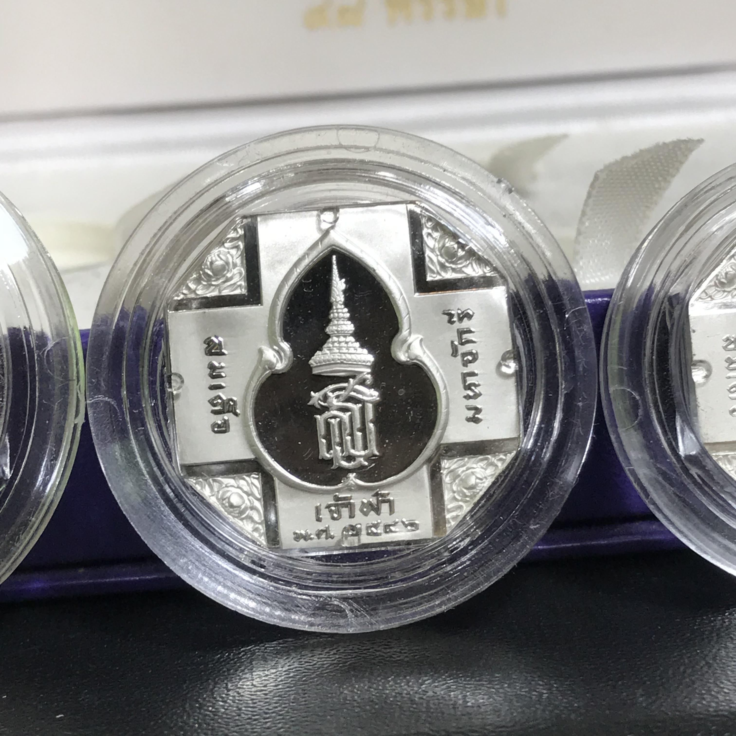 เหรียญหลวงพ่อทวด รุ่นสมเด็จเจ้าฟ้ามหาจักรี 48พรรษา โดยสภากาชาดไทย ปี2546 ชุดเหรียญเนื้อเงิน4ขนาด ครบชุดหายาก