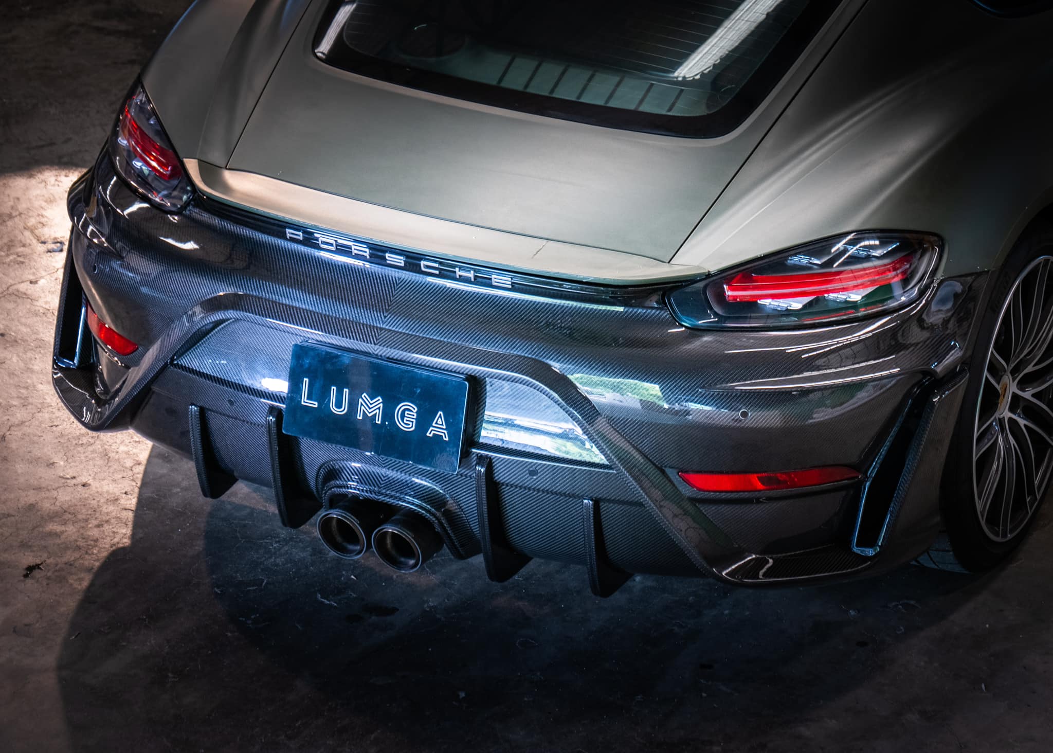 ชุดแต่งรถยนต์ Porsche718 Cayman กันชนหน้า และ กันชนหลัง โดยชุดแต่งรถยนต์ลัมกา