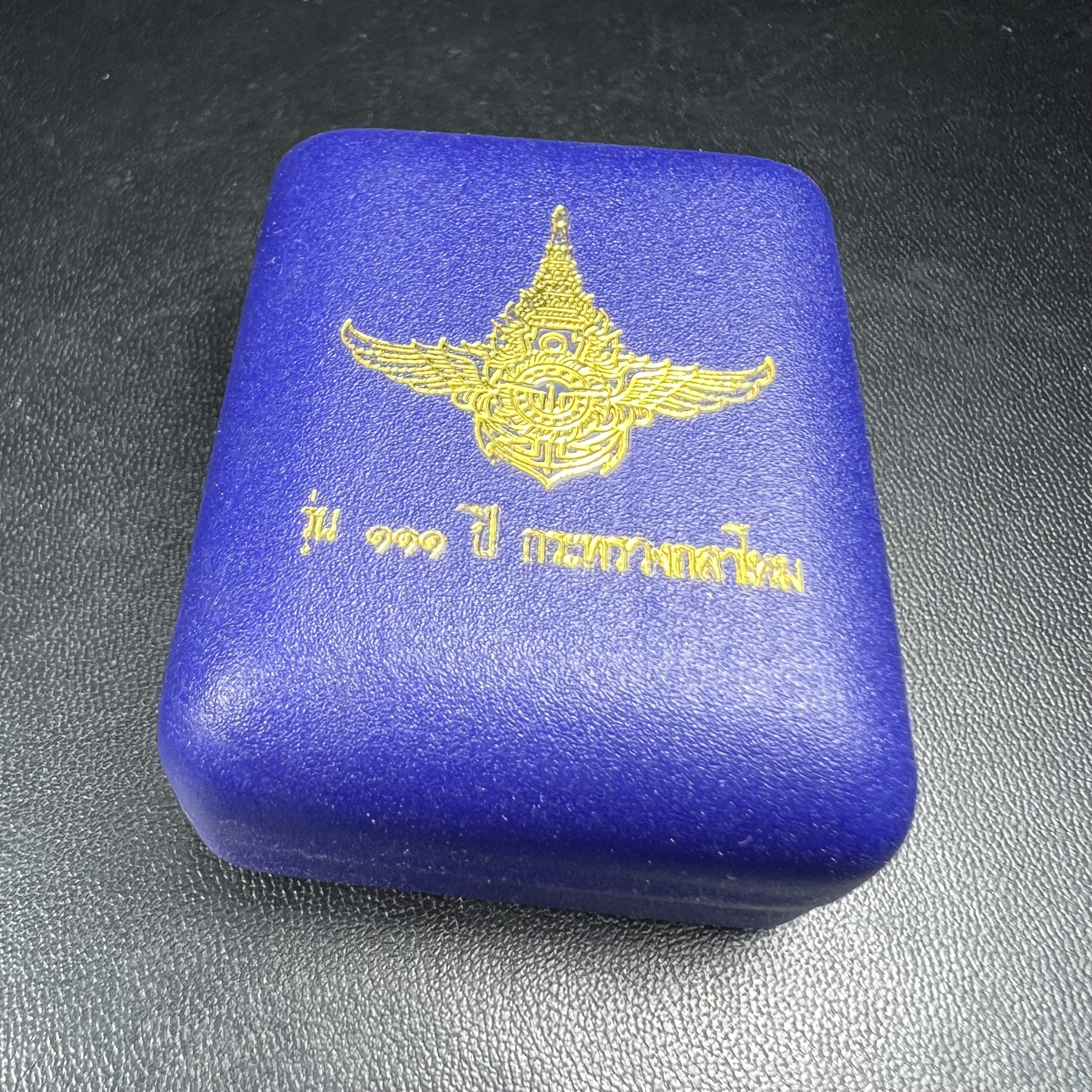 รูปเหมือนหล่อลอยองค์หลวงปู่ทวด รุ่น 111ปี กระทรวงกลาโหม เนื้อนวโลหะรมดำ-ปัดเงา ปี2540 พิธีใหญ่ เข้มขลัง นิยม พร้อมกล่องบรรจุเดิม(คัดสภาพสวยผิวเทพๆผิวรุ้งๆ)ทั้งพิธีทั้งพุทธศิลป์ทรงคุณค่าอีกหนึ่งรุ่นยอดนิยม