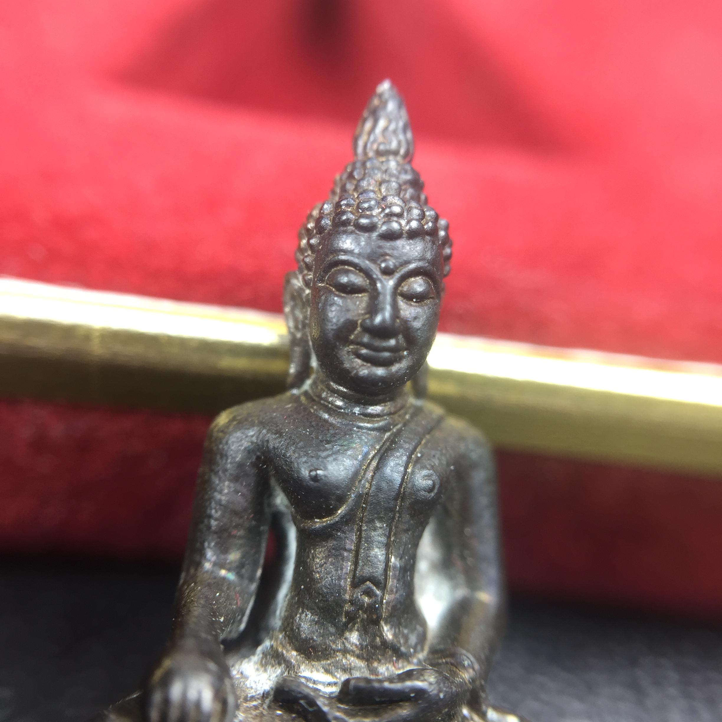 พระกริ่งพระพุทธชินสีห์ ภปร ทันโตเสฏโฐ ปี 2533 เนื้อนวโลหะ (วัตถุมงคลหนึ่งเดียวที่บรรจุพระทนต์(ฟัน)ในหลวงรัชกาลที่9 พระราชทานให้จัดสร้าง)(1ใน1999องค์)