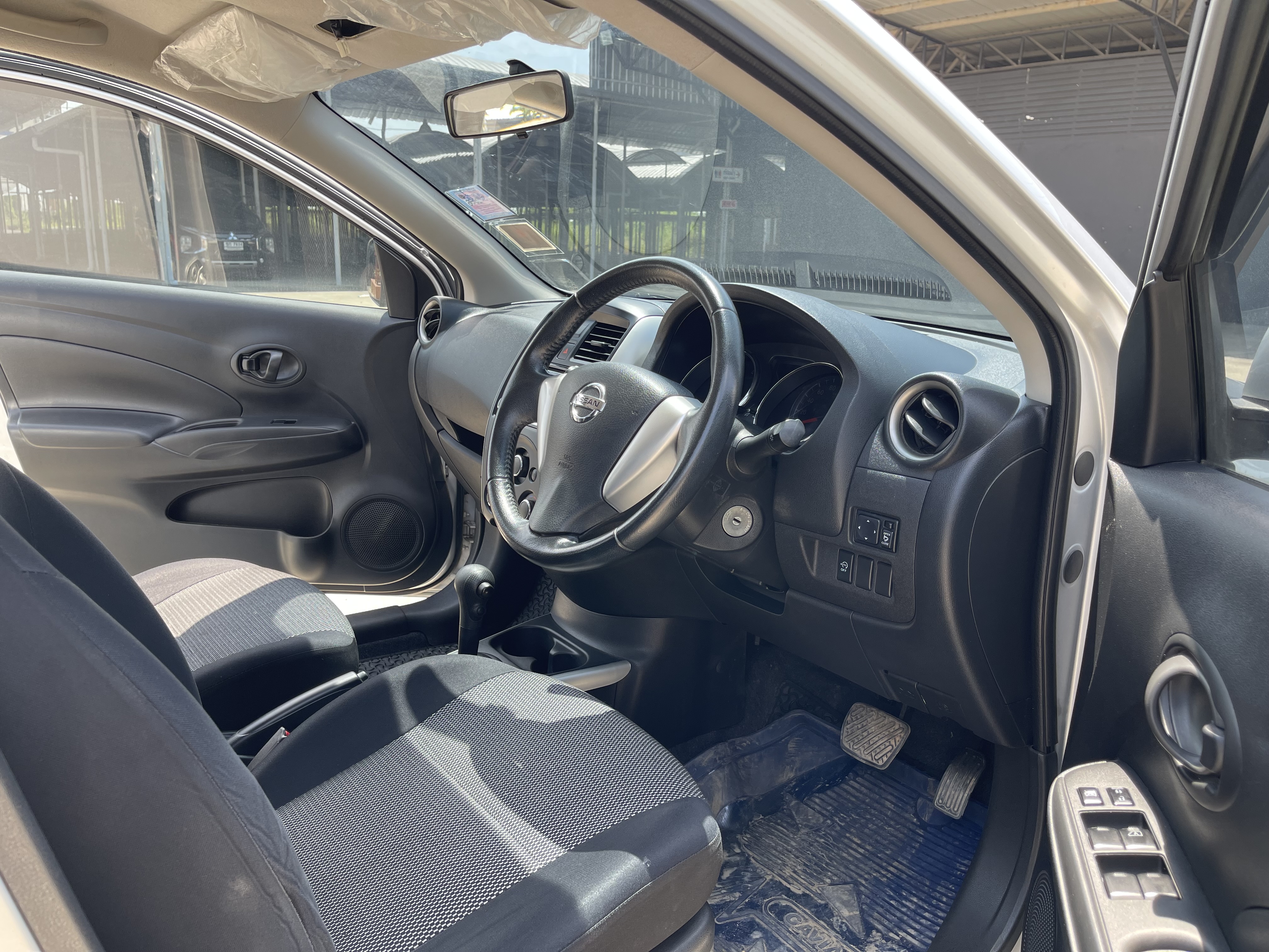 Nissan Almera 1.2 E Sportech 2018 เงิน