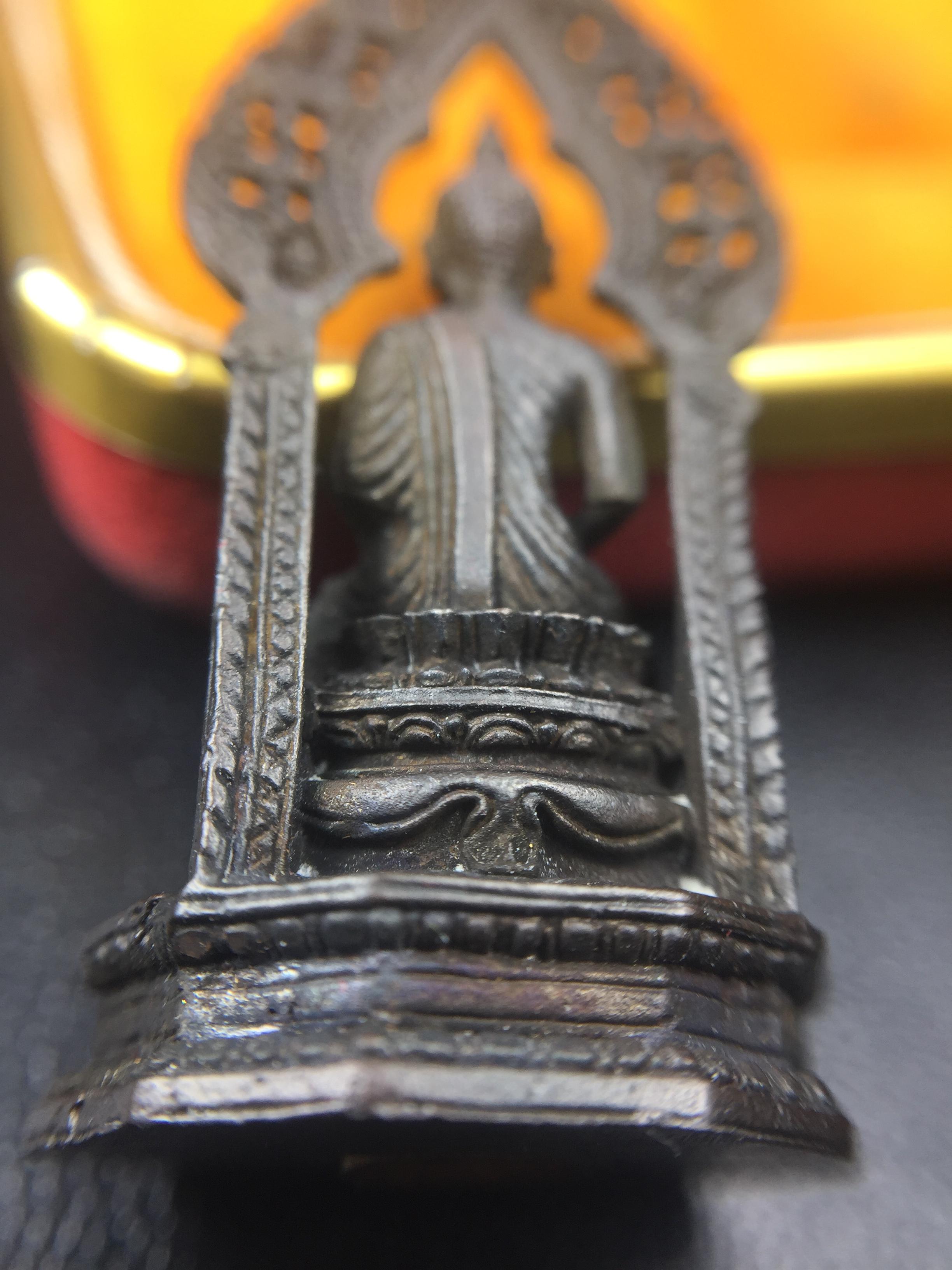 กริ่งพระพุทธนิรันตราย วัดราชประดิษฐสถิตมหาสีมารามราชวรวิหาร สมโภชกรุงรัตนโกสินทร์ 200ปี พ.ศ.2525 เนื้อนวโลหะ (พิธีใหญ่ เกจิคณาจารย์ในยุคล้นหลาม ในหลวง ร.9 เสด็จร่วมพิธี สมเด็จพระสังฆราชประธานพิธีปลุกเสก)มาพร้อมกล่องบรรจุเดิมครบสมบูรณ์ หายากก(1ใน 1209องค์)