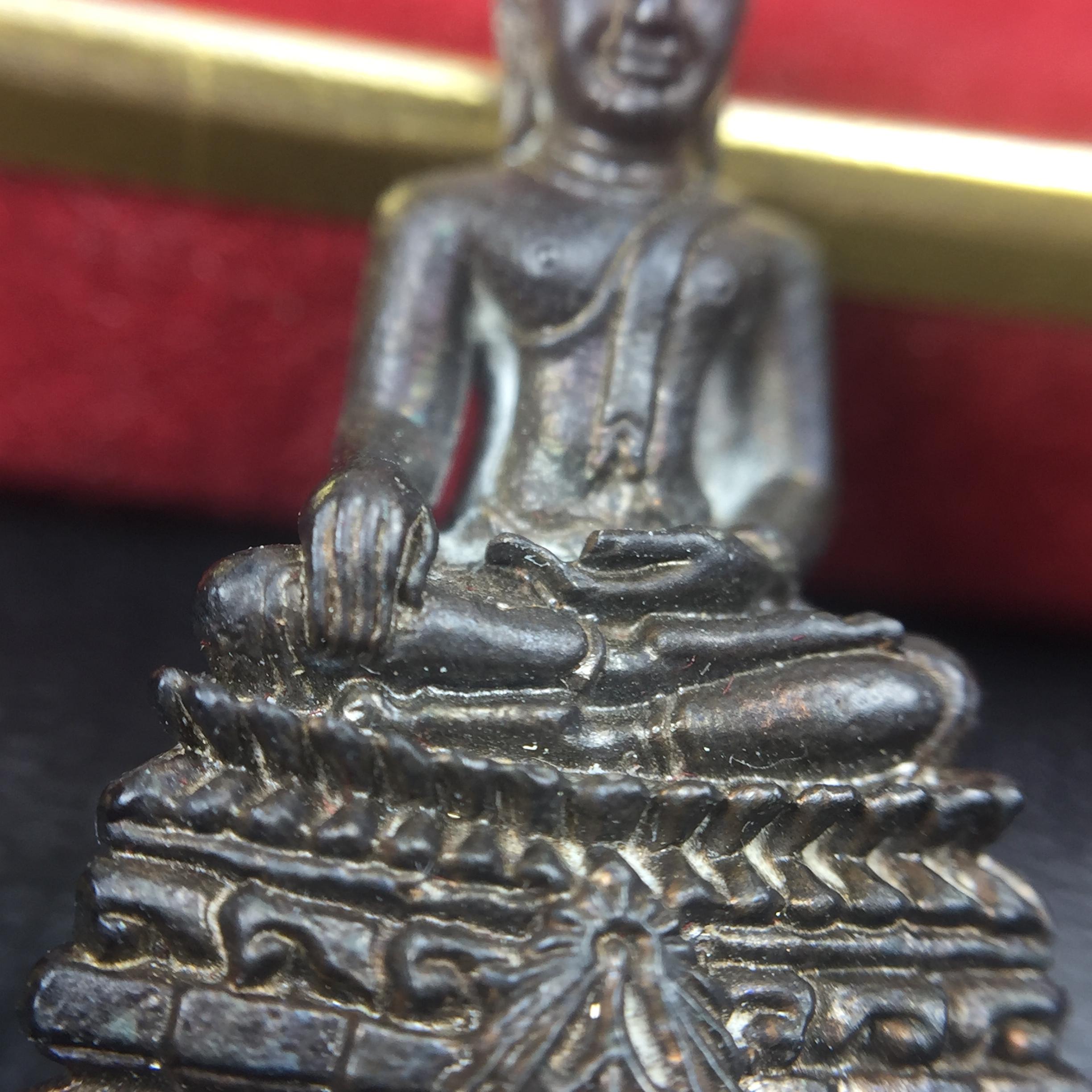 พระกริ่งพระพุทธชินสีห์ ภปร ทันโตเสฏโฐ ปี 2533 เนื้อนวโลหะ (วัตถุมงคลหนึ่งเดียวที่บรรจุพระทนต์(ฟัน)ในหลวงรัชกาลที่9 พระราชทานให้จัดสร้าง)(1ใน1999องค์)