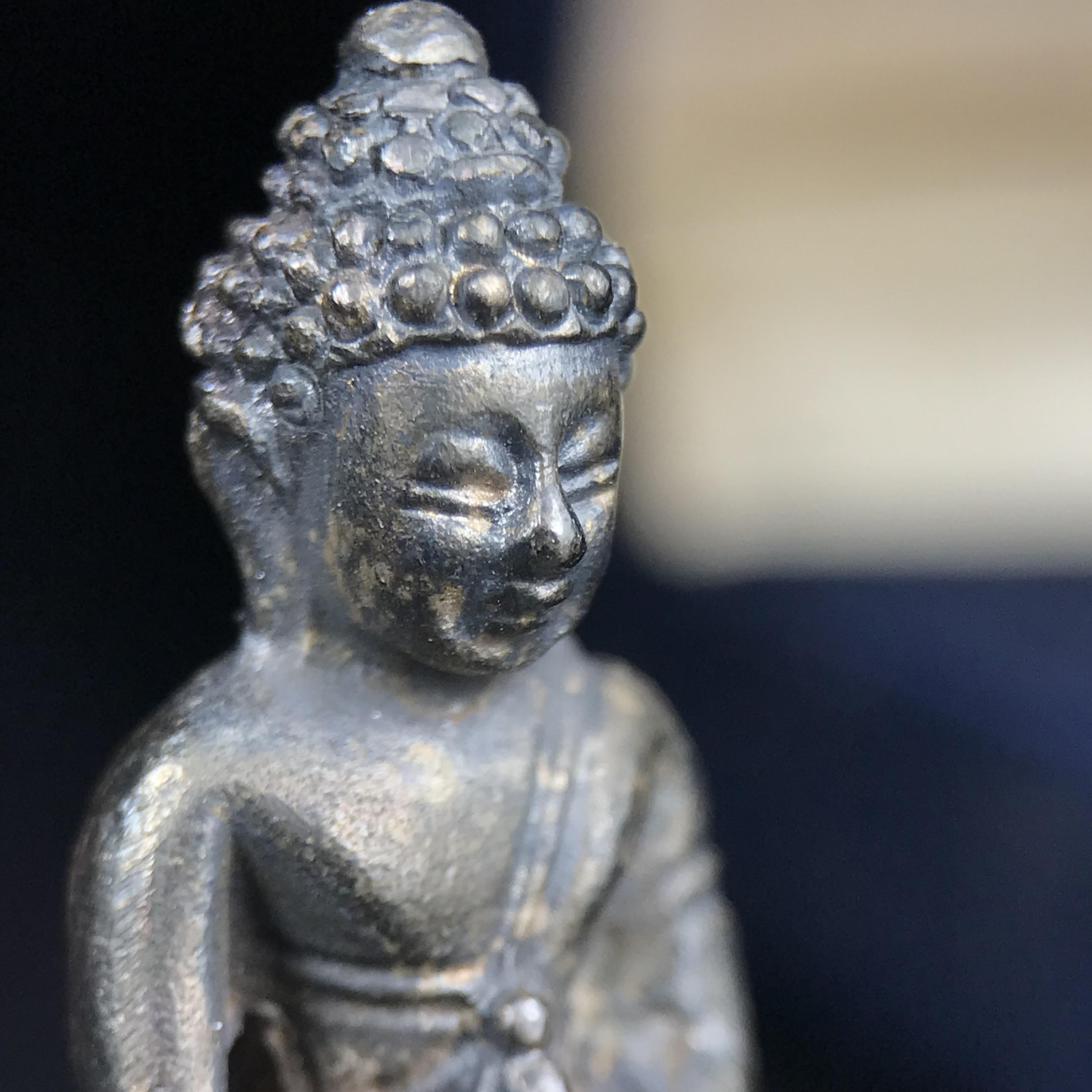 พระกริ่งศาสดา ภปร. วัดบวรนิเวศวิหาร ปี 2532 จัดสร้างในโอกาสสองทศวรรษรามาธิบดี เพื่อศูนย์การแพทย์สิริกิติ์ เนื้อเงิน(ผิวเดิมกลับดำสวยงาม) (พิธีใหญ่ มวลสารมงคล สวยงามเข้มขลัง)สมเด็จพระญาณสังวร สมเด็จพระสังฆราชฯเสด็จเททอง