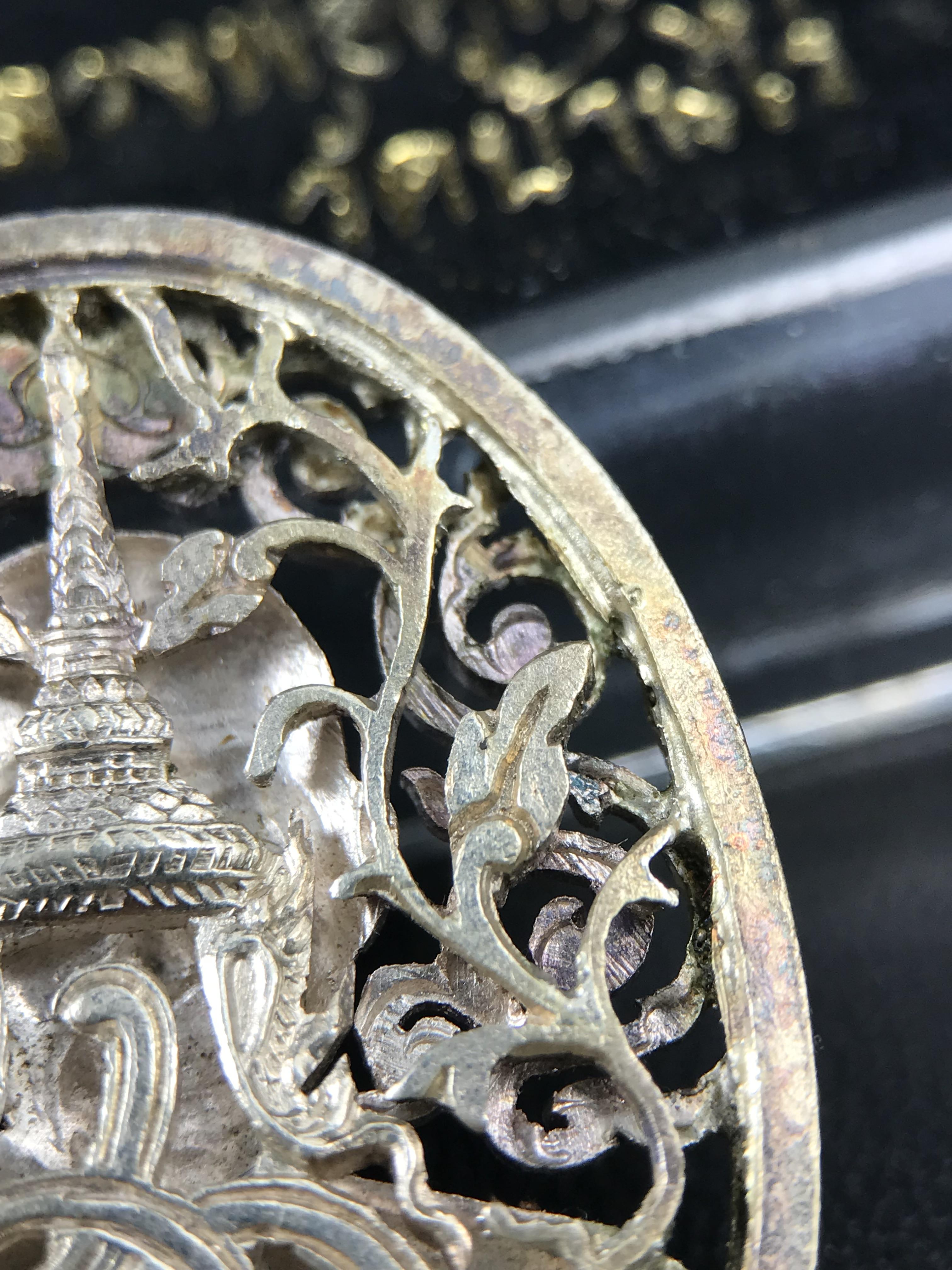 เหรียญหลวงพ่อคูณ ปริสุทโธ วัดบ้านไร่ รุ่น สก. ปี 2536 พิมพ์ลายฉลุ เนื้อเงิน(สวย งดงาม หายาก) งานมหามงคลเฉลิมพระชนมพรรษา 5 รอบ สมเด็จพระบรมราชินีนาถ จัดสร้างโดย กองพลทหารราบที่๒ ทหารเสือราชินี รักษาพระองค์ (พิธีใหญ่ ประวัติชัดเจน อีกหนึ่งรุ่นยอดนิยม)