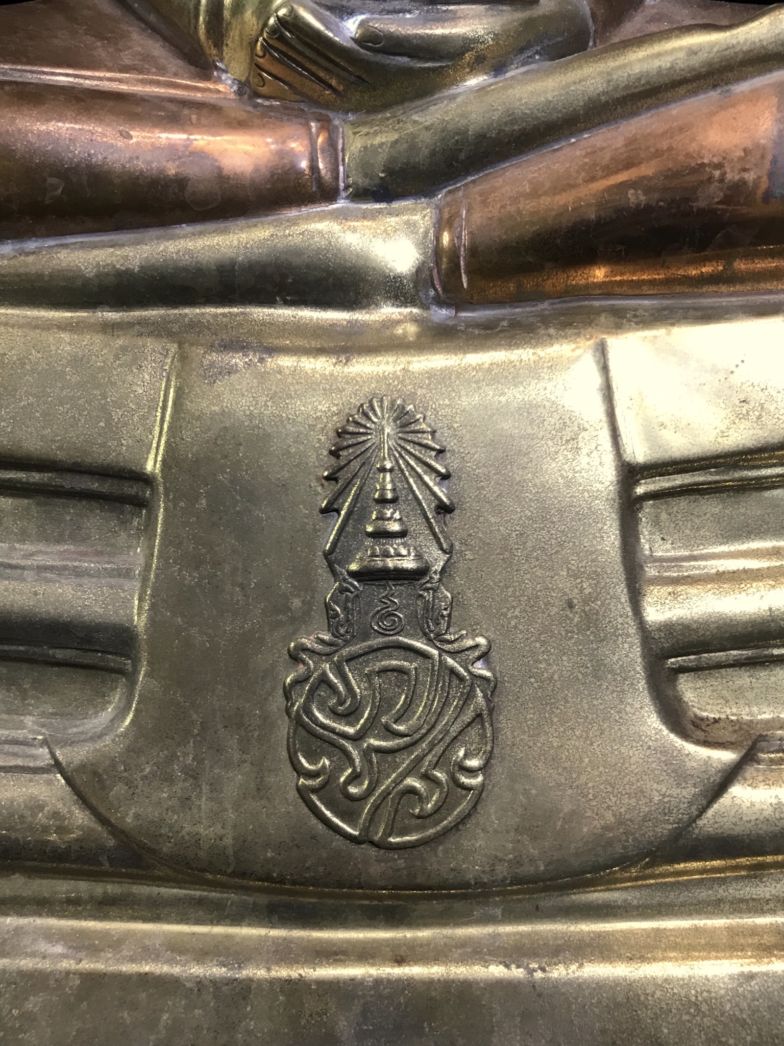 พระบูชาพระพุทธโสธร ภปร. รุ่นย้อนยุค ปี2539 กาญจนาภิเษกครองราชสมบัติครบ 50ปี หน้าตัก9นิ้ว เนื้อสามกษัตริย์ หมายเลข01344