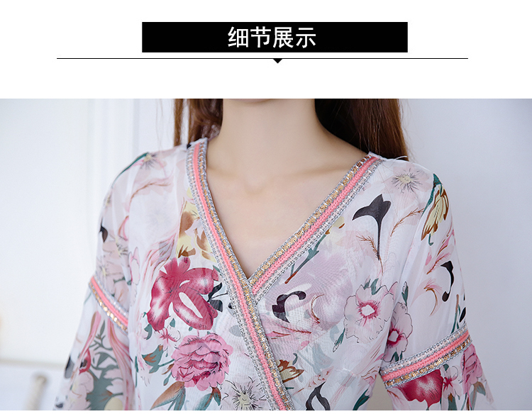 ชุดเดรสสั้นผ้าชีฟองสีขาวลายดอกไม้สีชมพูหวาน เสื้อคอวี
