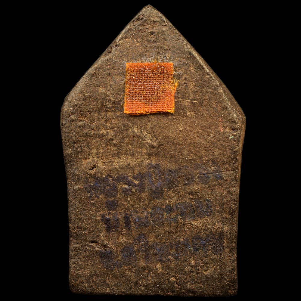 ขุนแผนอุ้มไก่ แช่น้ำมนต์ เนื้อดำผงกสินไฟผสมใบลาน ปี19 (นิยม)