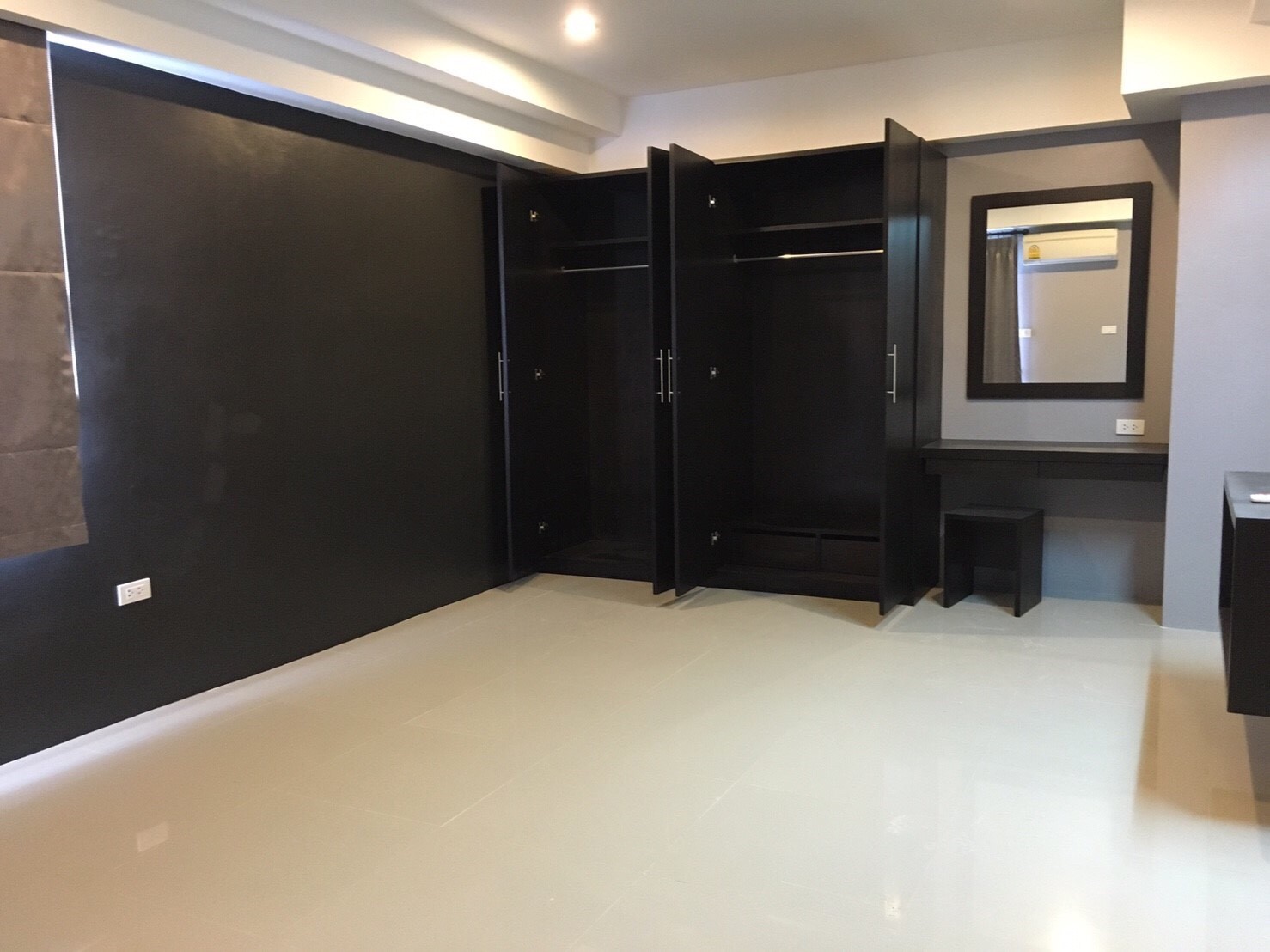 For Rent : Patong Condotel 1 bed room 4floor. Patong View size 56 SQM.
