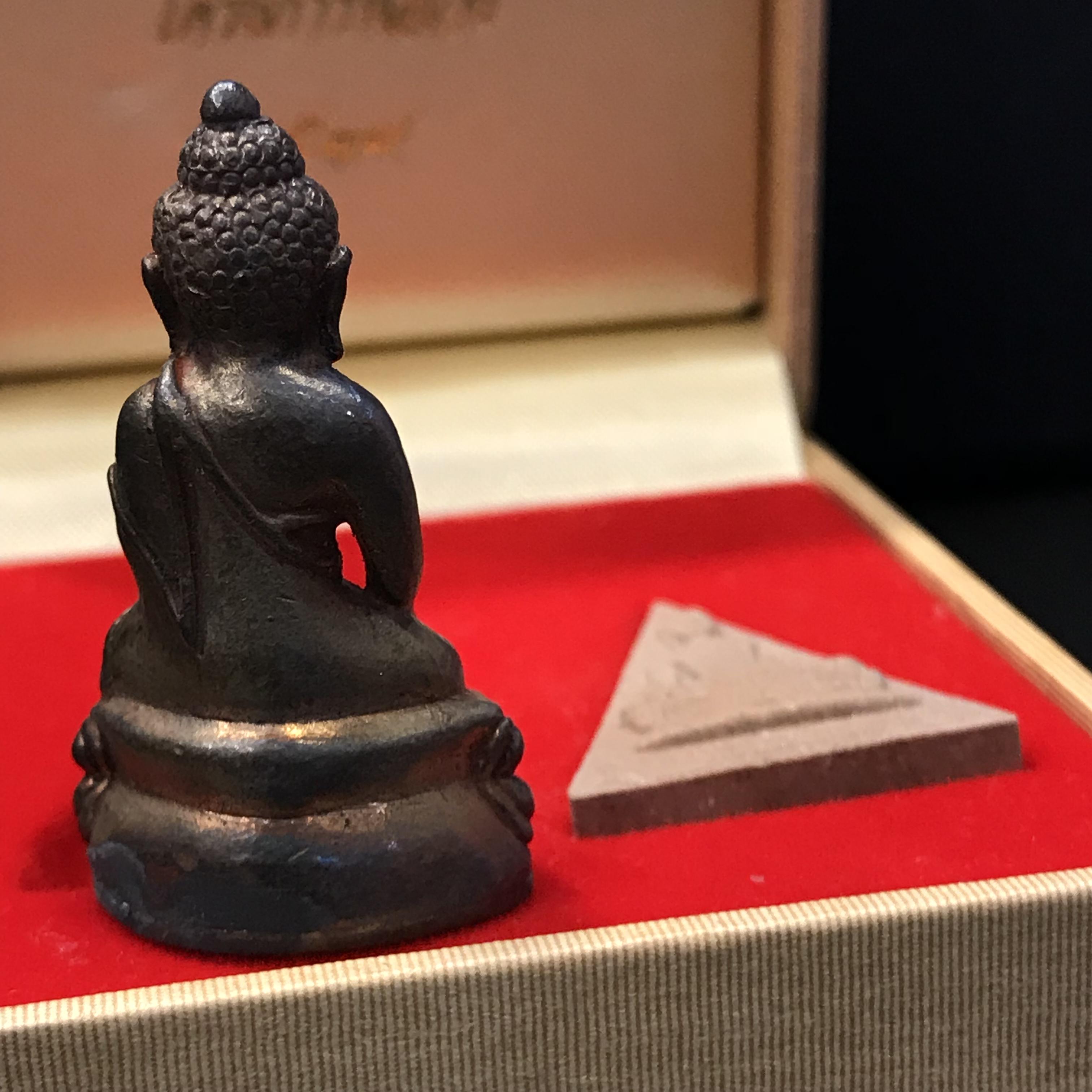 พระกริ่งเจริญโภคทรัพย์ พระพิมพ์จิตรลดา ที่ระลึกโครงการหลวง ปี2539(ชุดกรรมการหายาก)(1ใน1999ชุด)