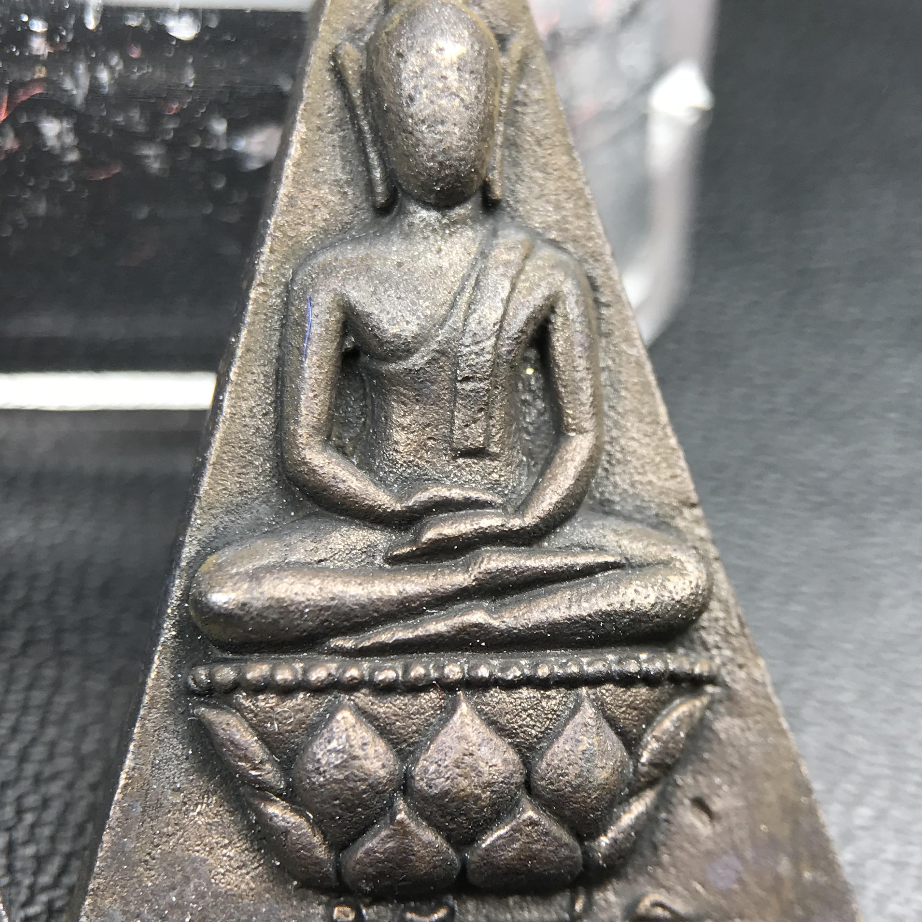 พระกำลังแผ่นดิน (สมเด็จจิตรลดา2) จัดสร้างเฉลิมพระเกียรติ ร.9 ครองราชย์ 50 ปี 2539 เนื้อเงิน(ผิวเดิมกลับดำ รุ้งๆสวย)+เนื้อนวโลหะ(สร้างน้อยหายาก)พร้อมกล่องบรรจุเดิมครบสมบูรณ์(1ใน2539องค์)