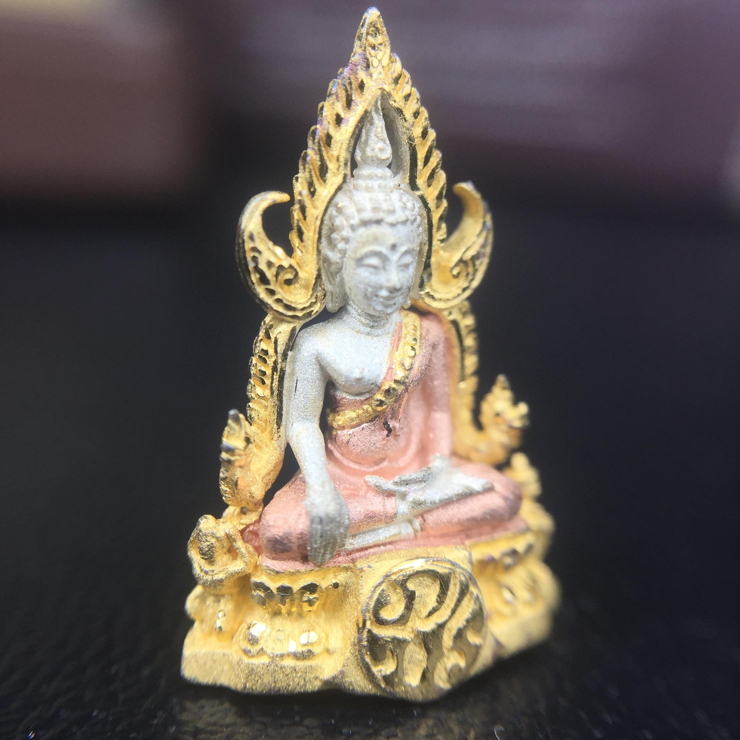 พระพุทธชินราช ภปร. โครงการ "เพราะแผ่นดินนี้ คือ แผ่นดินเกิด" ปี2548(รุ่นแรก) ลอยองค์ หน้าตัก 1/4 นิ้ว เนื้อเงินสามกษัตริย์(สภาพคัดสวย กล่องบรรจุเดิมครบ)