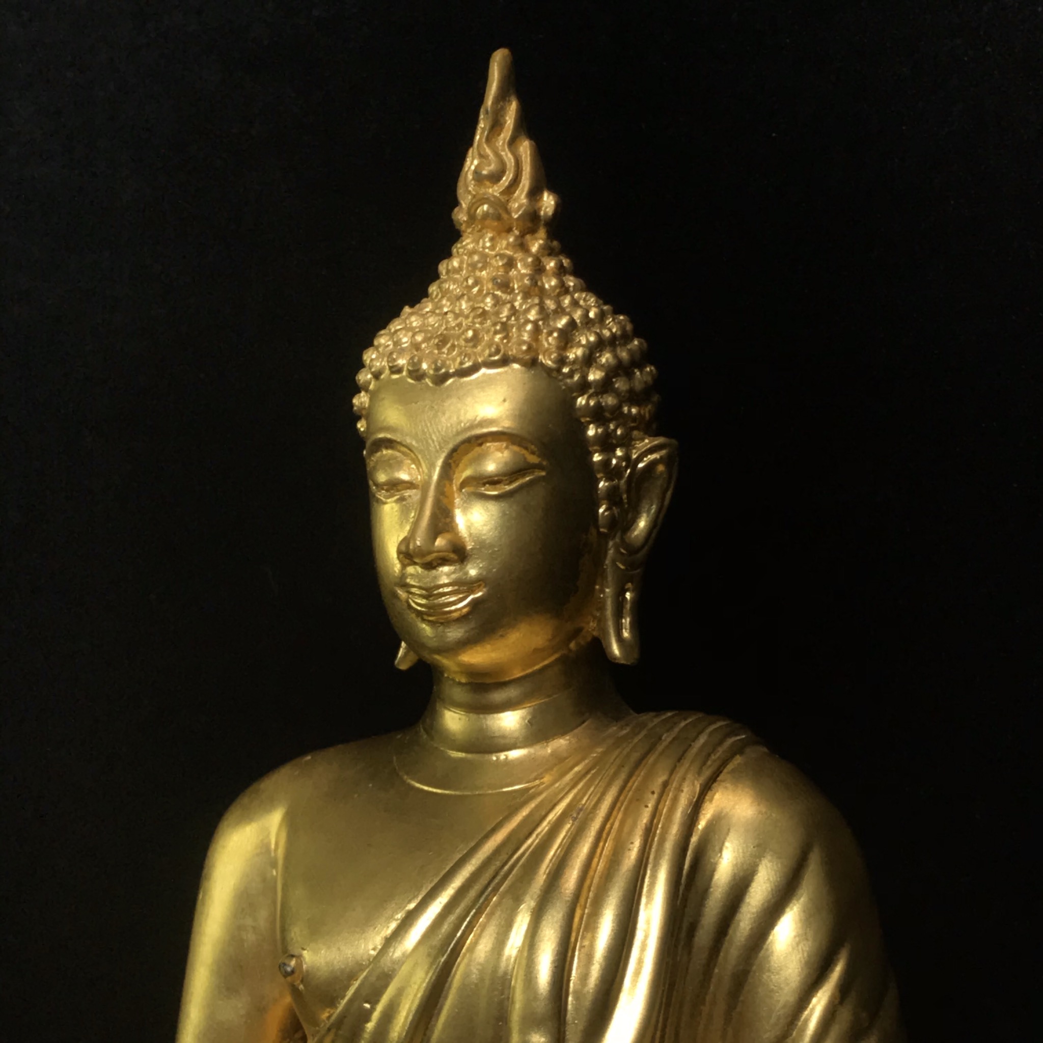 พระพุทธนวมมหาราชายุจฉับปริวัตนมงคล ภปร. พระบาทสมเด็จพระเจ้าอยู่ห้วรัชกาลที่9 เนื่องในวโรกาสเฉลิมพระชนมพรรษา 6 รอบ ( 72 พรรษา )ปี 2542 โดยสำนักนายกรัฐมนตรี หน้าตัก 5นิ้ว(พิธีใหญ่ พุทธศิลป์สวย งดงาม)