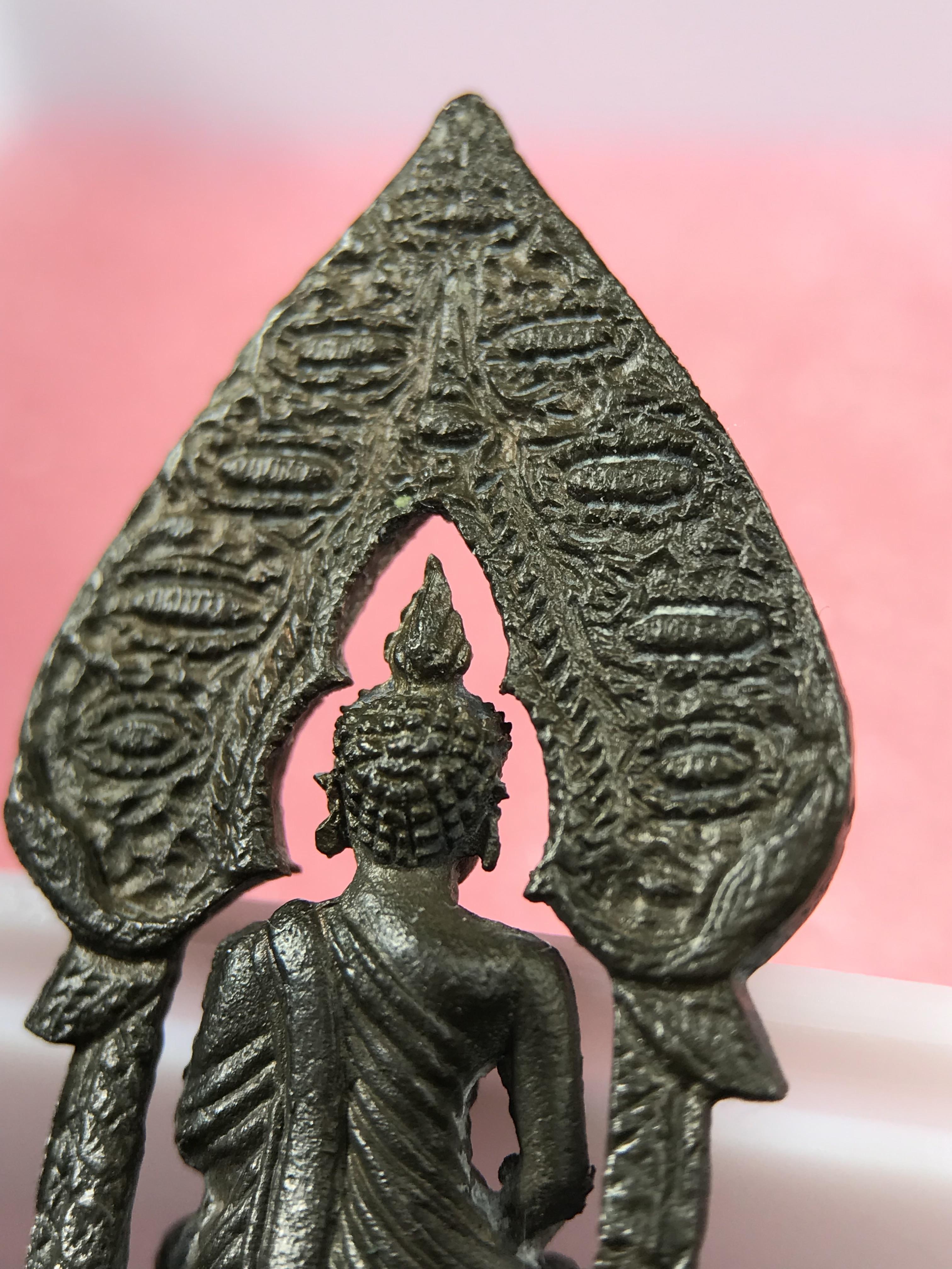 พระกริ่งนิรันตราย สมโภชครบ 108 ปี วัดราชประดิษฐ์ ปี 2515 เนื้อนวโลหะ(องค์หมายเลข ๑๖๘)( ในหลวง ร.9 เสด็จเททอง)( จำนวนสร้าง 1 ใน 999 องค์) (พิธีใหญ่ เกจิคณาจารย์ในยุคล้นหลาม หลวงปู่โต๊ะ วัดประดู่ฉิมพลีร่วมปลุกเสก)หายาก