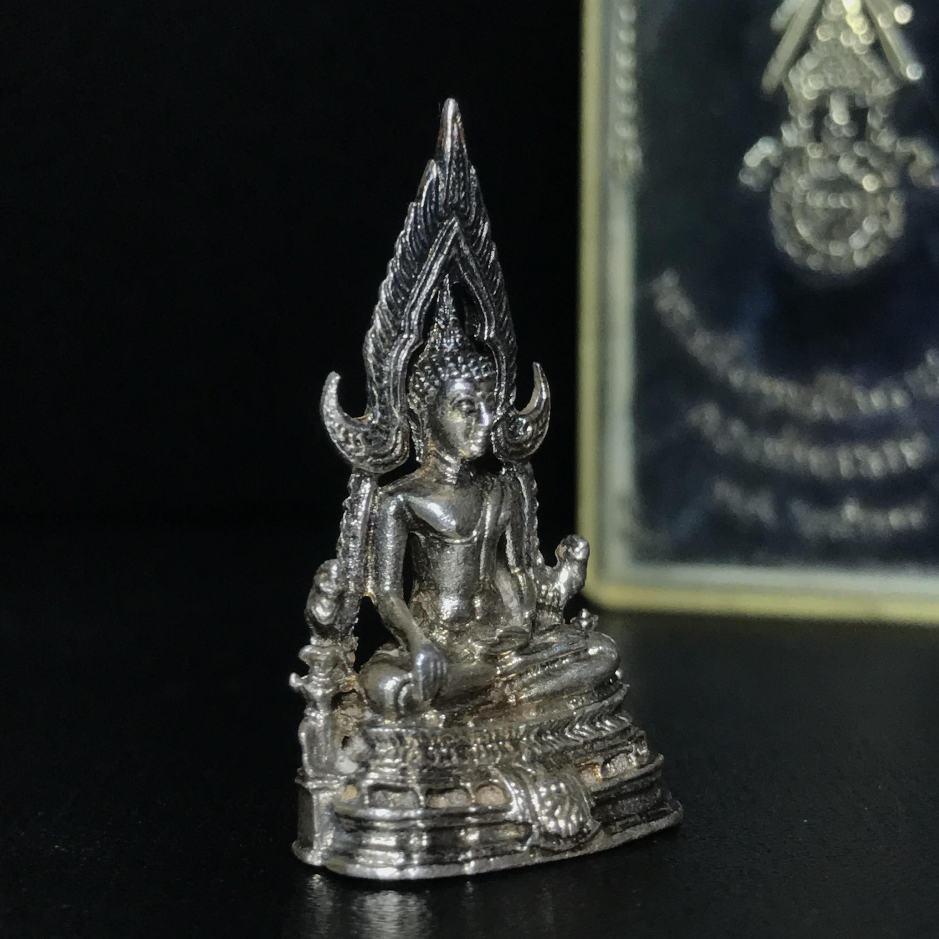 กริ่งพระพุทธชินราช ภปร. กองทัพภาคที่3จัดสร้าง ปี2517 เนื้อเงินกล่องเดิม(คัดสภาพสวย)(หายาก)(ในหลวง ร.9 เสด็จในพิธี)(1ใน2000องค์))